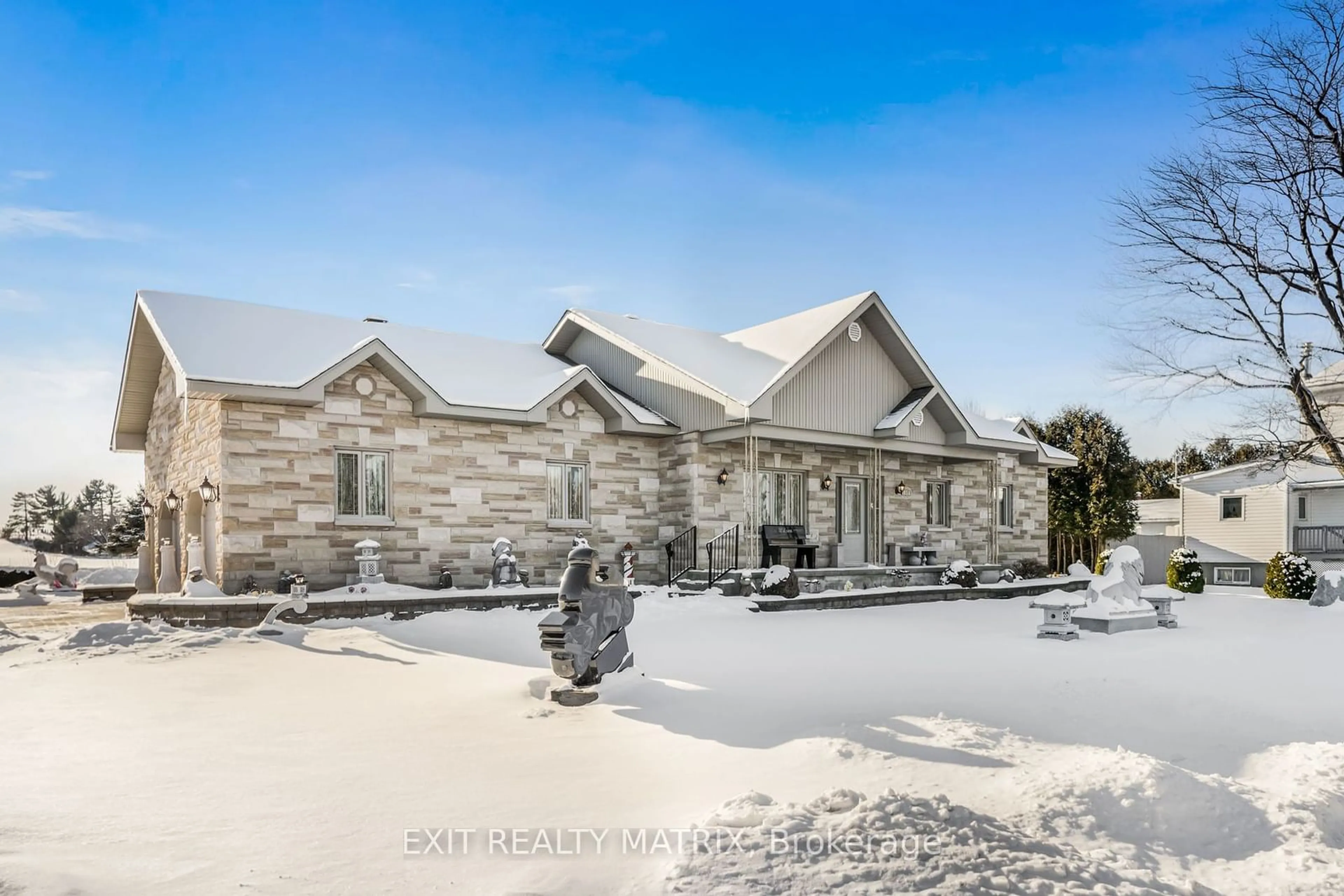 A pic from outside/outdoor area/front of a property/back of a property/a pic from drone, unknown for 1854 Principale St, East Hawkesbury Ontario K0B 1A0