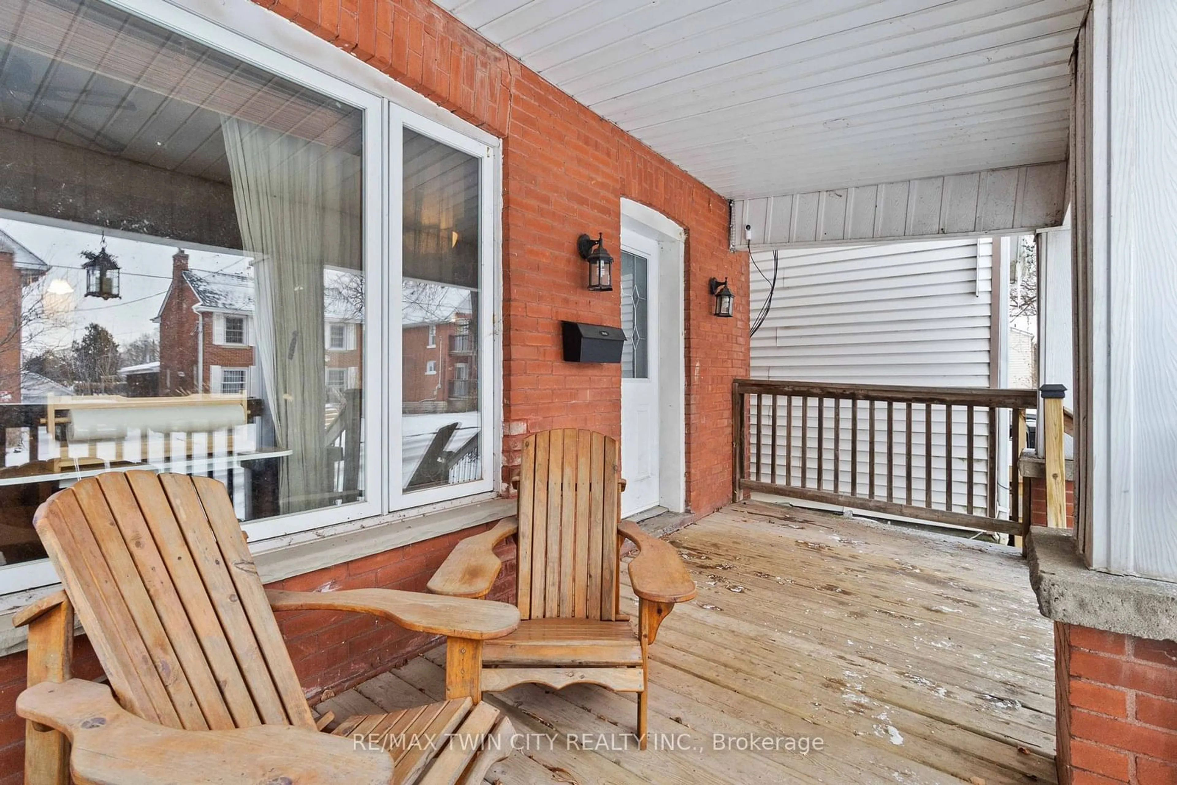 Patio, street for 231 Sheridan St, Brantford Ontario N3S 4R4