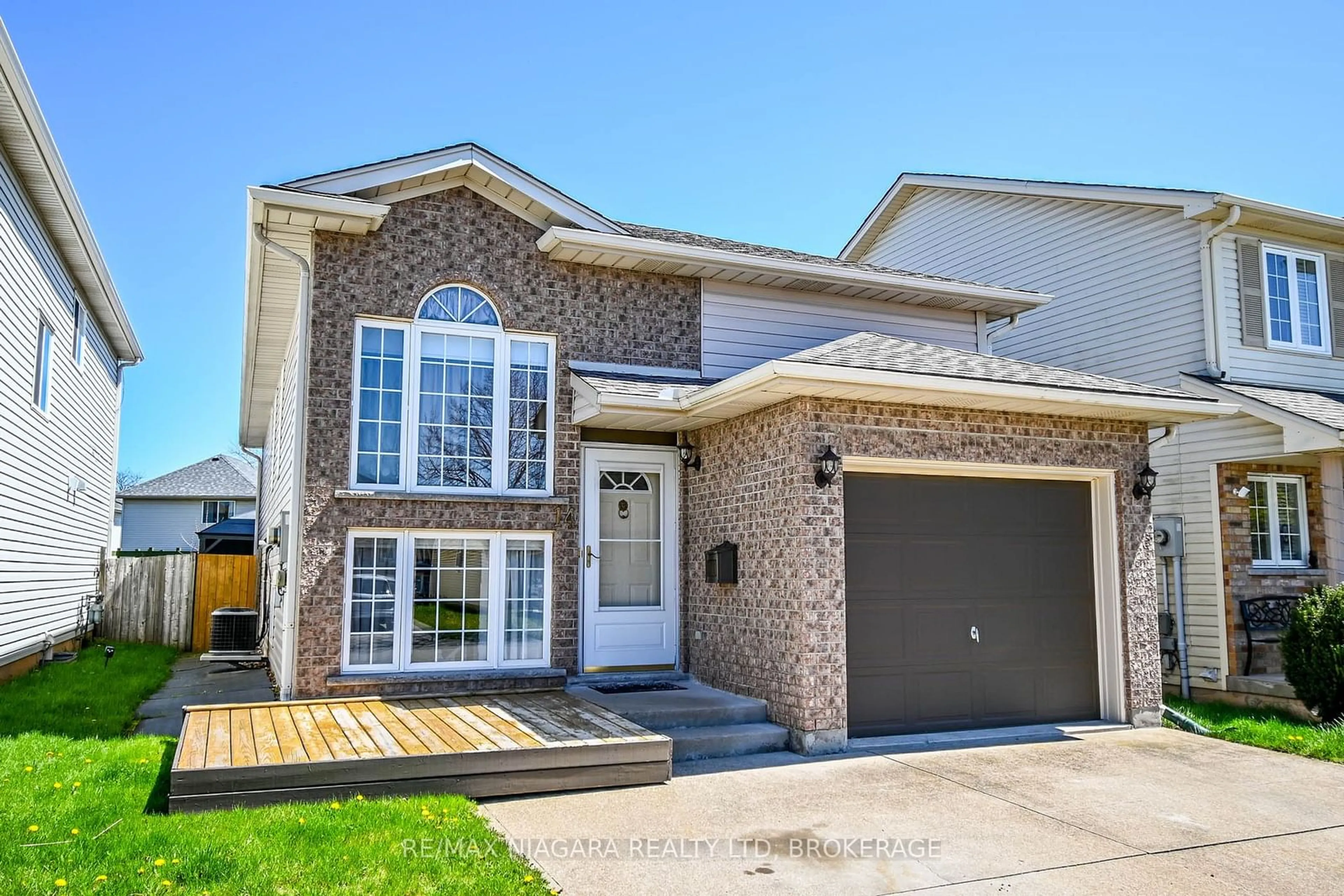 Home with brick exterior material, street for 14 JENNIFER Cres, St. Catharines Ontario L2M 7Y9