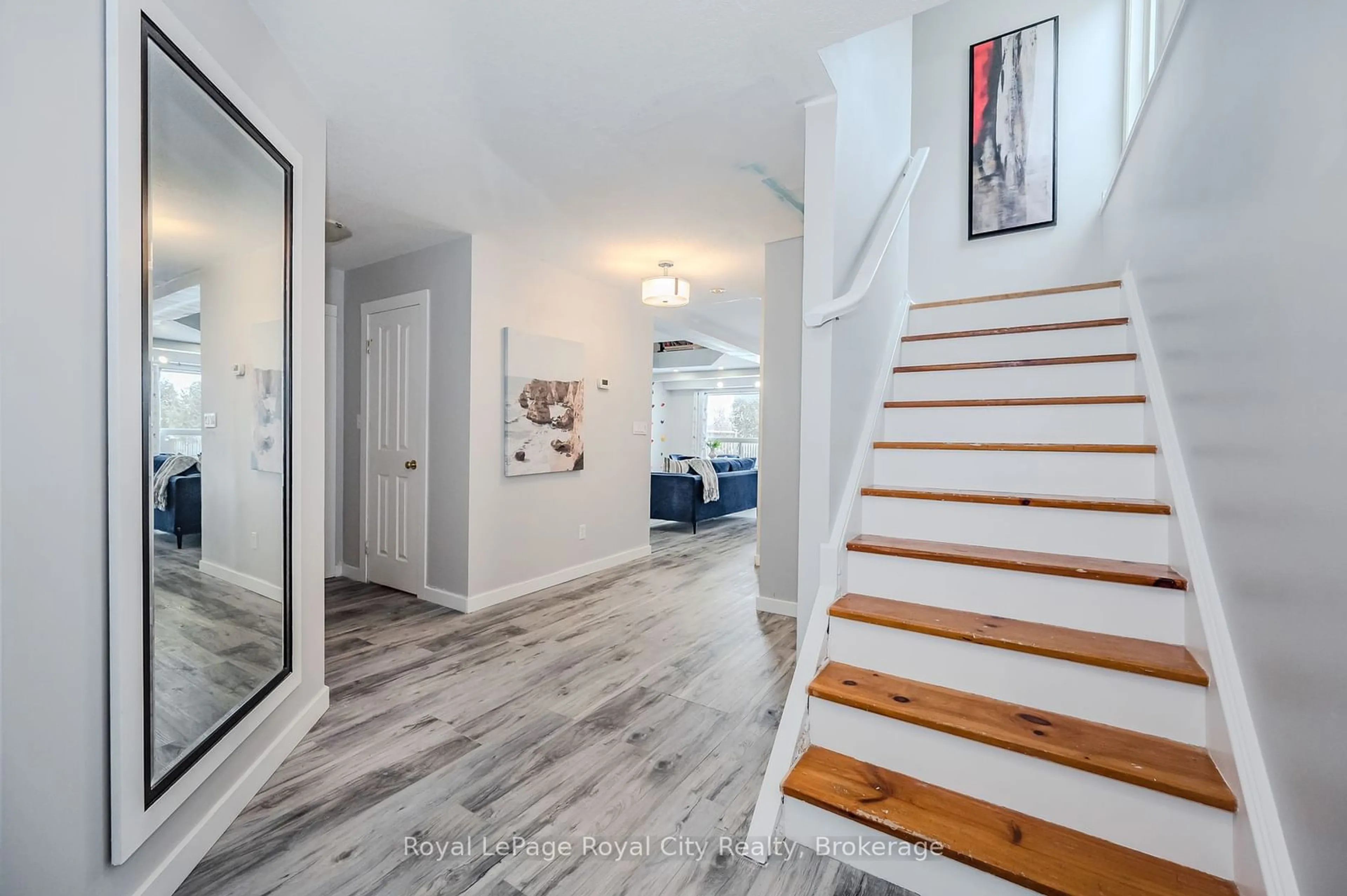 Indoor entryway for 67 Teal Dr, Guelph Ontario N1C 1G4