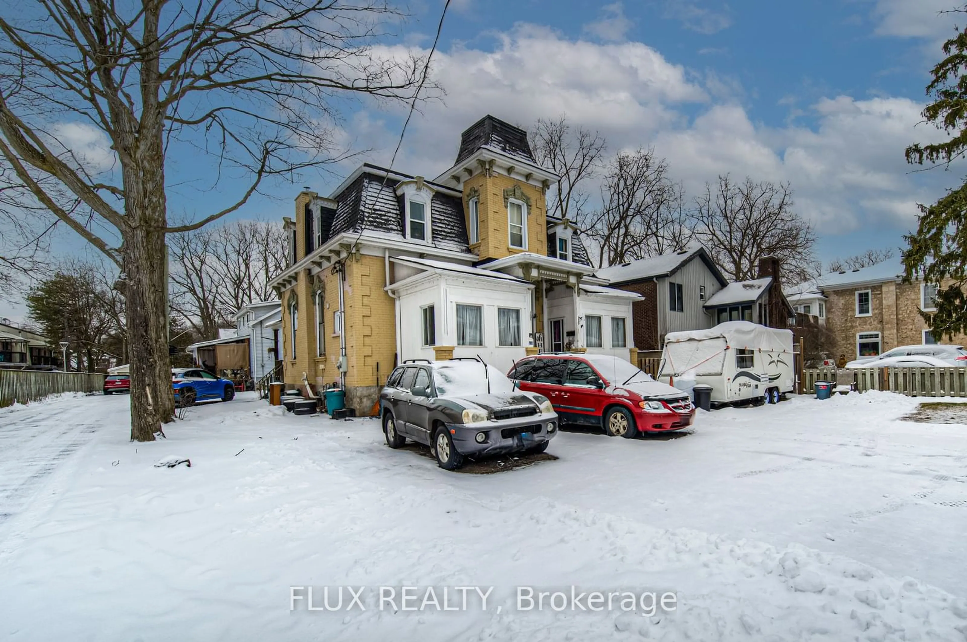 A pic from outside/outdoor area/front of a property/back of a property/a pic from drone, street for 156 Grand Ave, Cambridge Ontario N1S 2M4