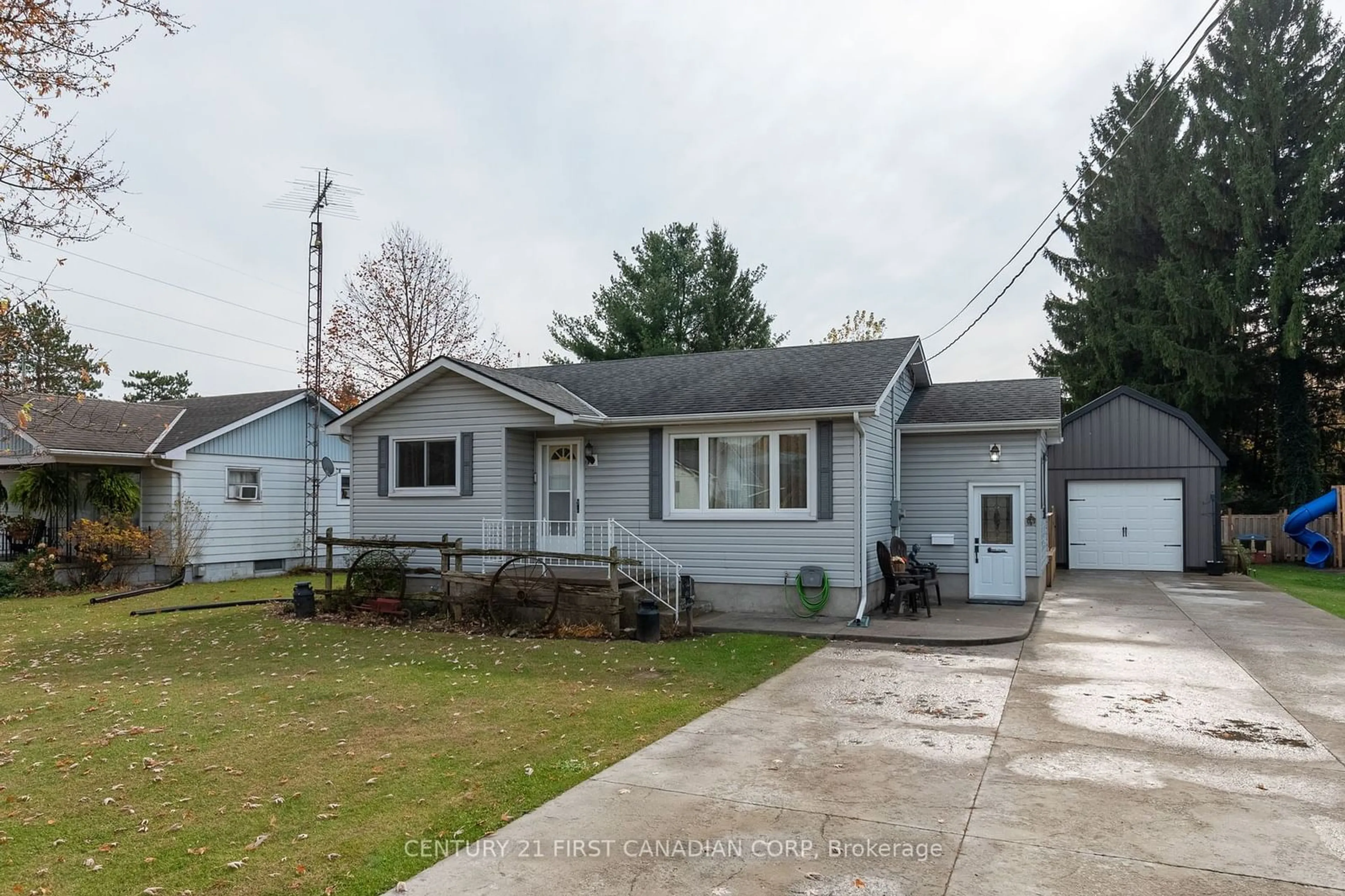 Home with vinyl exterior material, street for 55867 Third St, Bayham Ontario N0J 1Y0