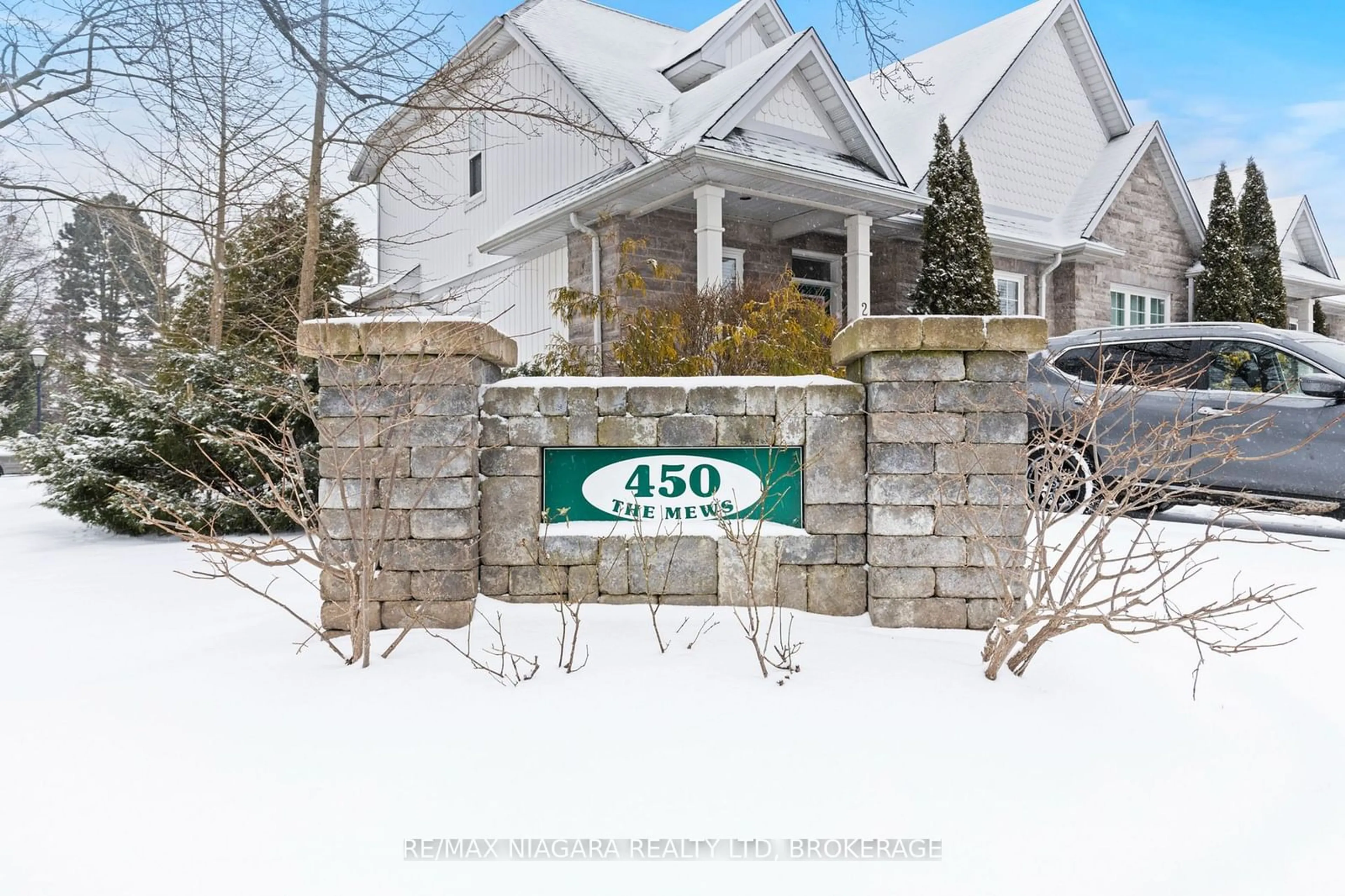 Indoor entryway for 450 Nassau St #9, Niagara-on-the-Lake Ontario L0S 1J0