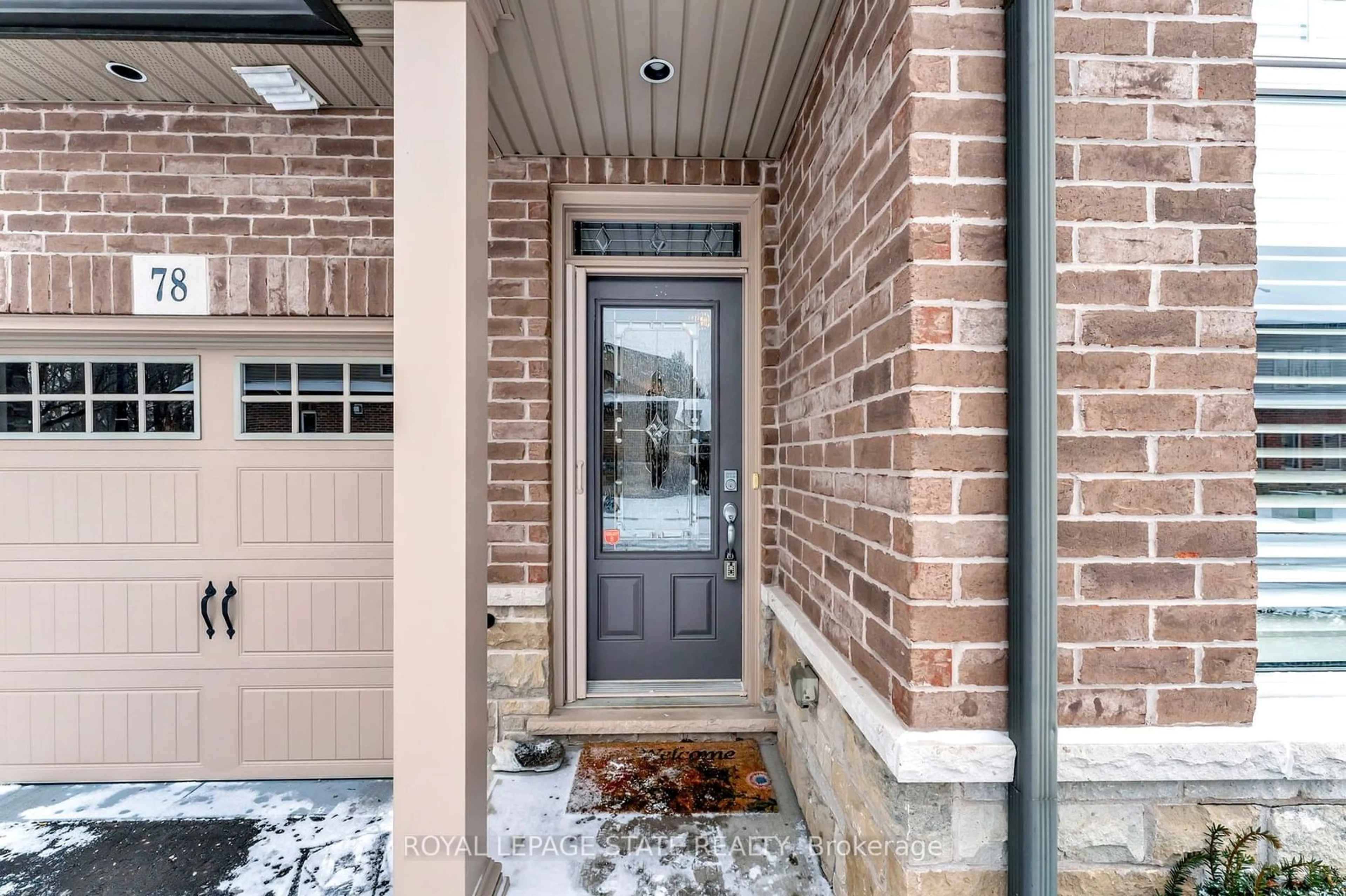 Indoor entryway for 78 Toulon Ave, Hamilton Ontario L9K 0K7