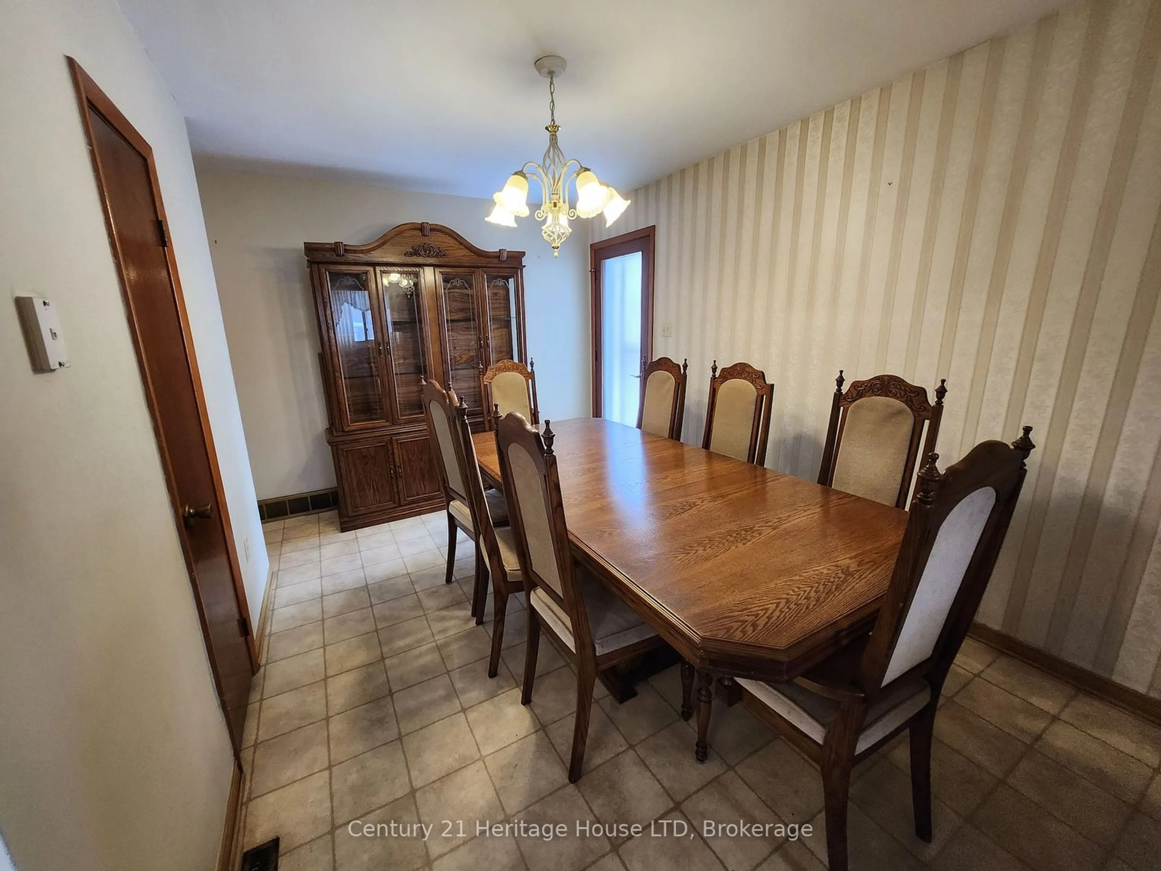 Dining room, unknown for 6684 Winston St, Niagara Falls Ontario L2G 5G3