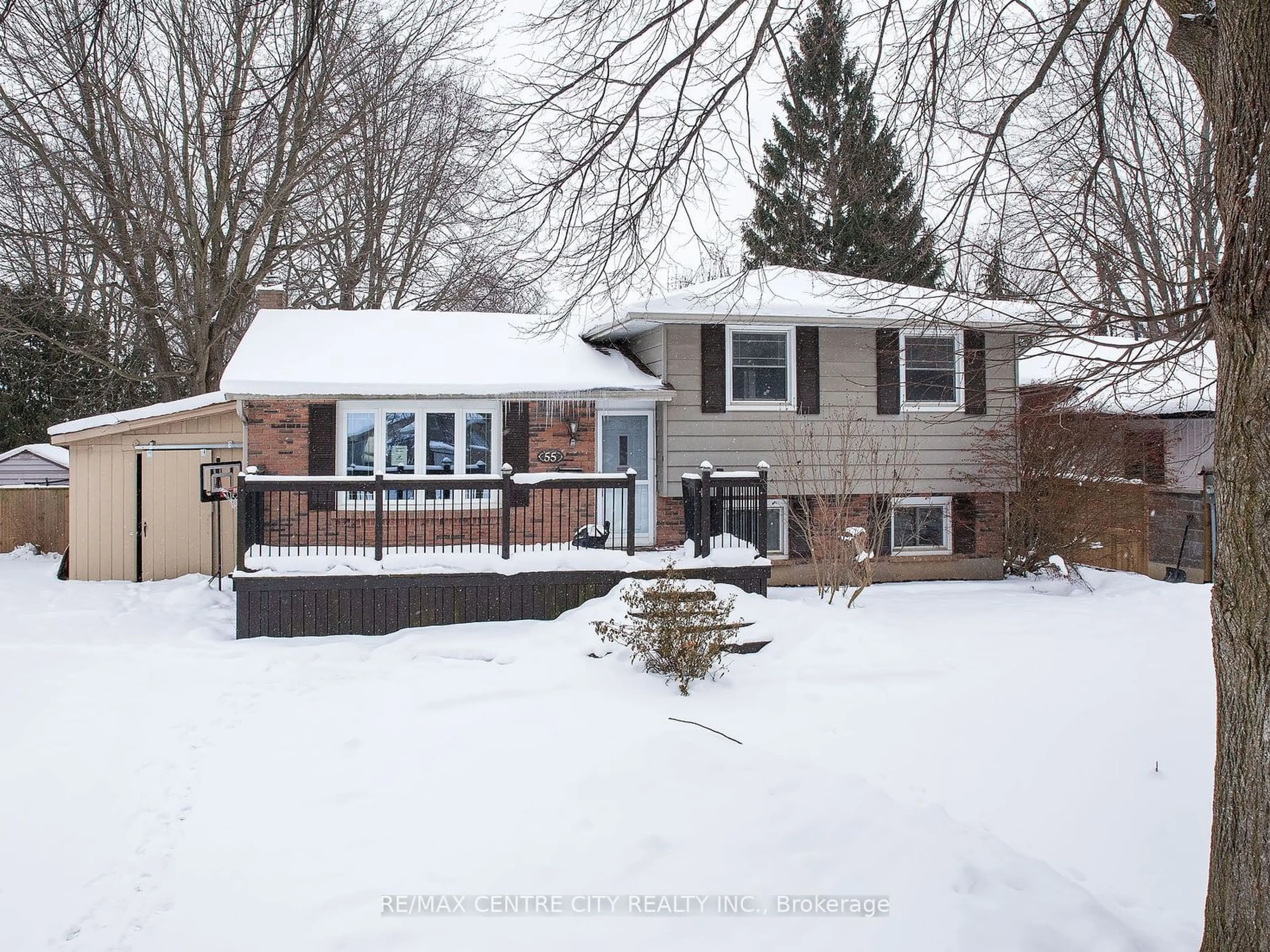 A pic from outside/outdoor area/front of a property/back of a property/a pic from drone, street for 55 Mendip Cres, London Ontario N6E 1H2