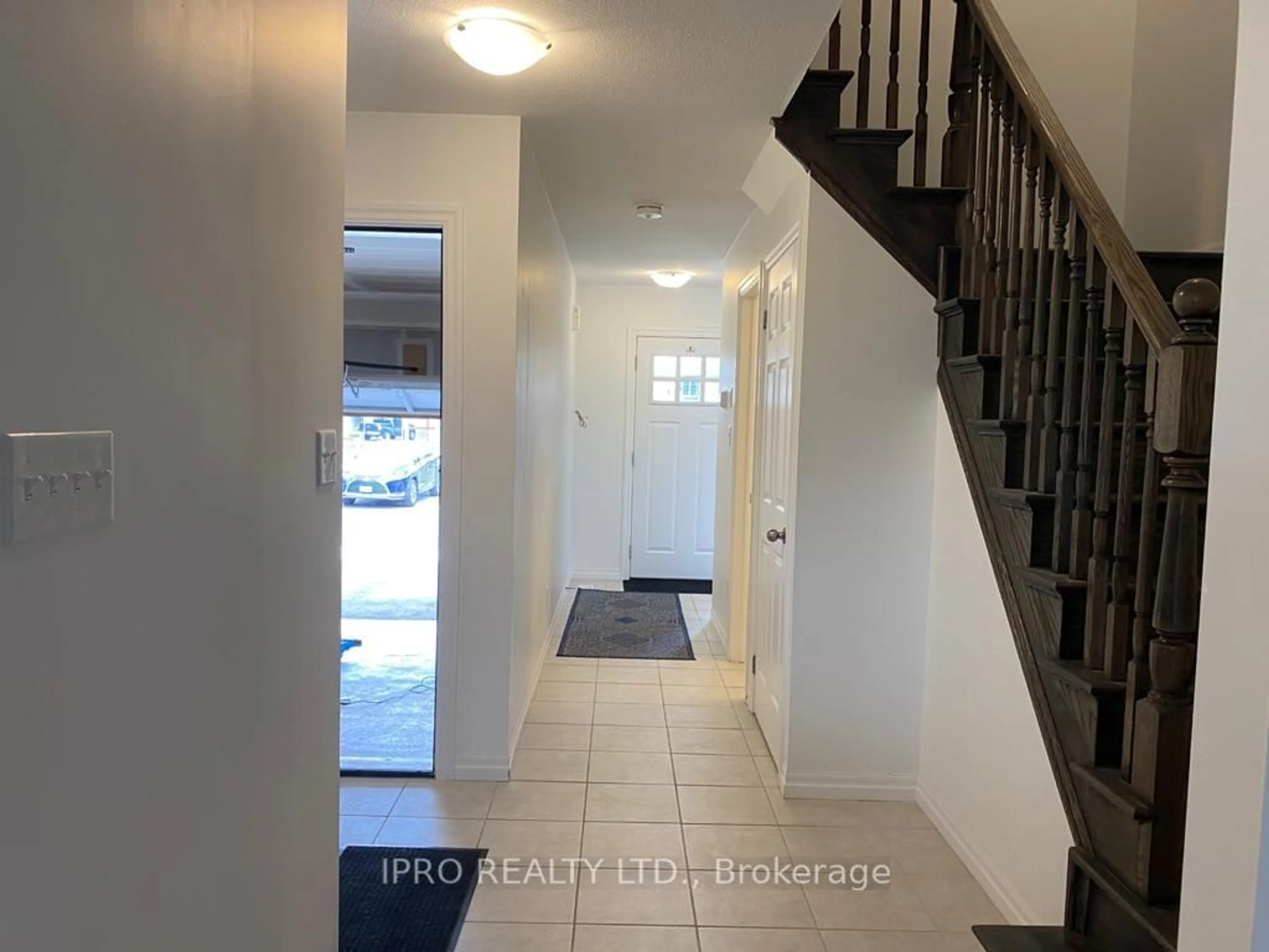 Indoor entryway for 135 Hardcastle Dr #24, Cambridge Ontario N1S 0B6