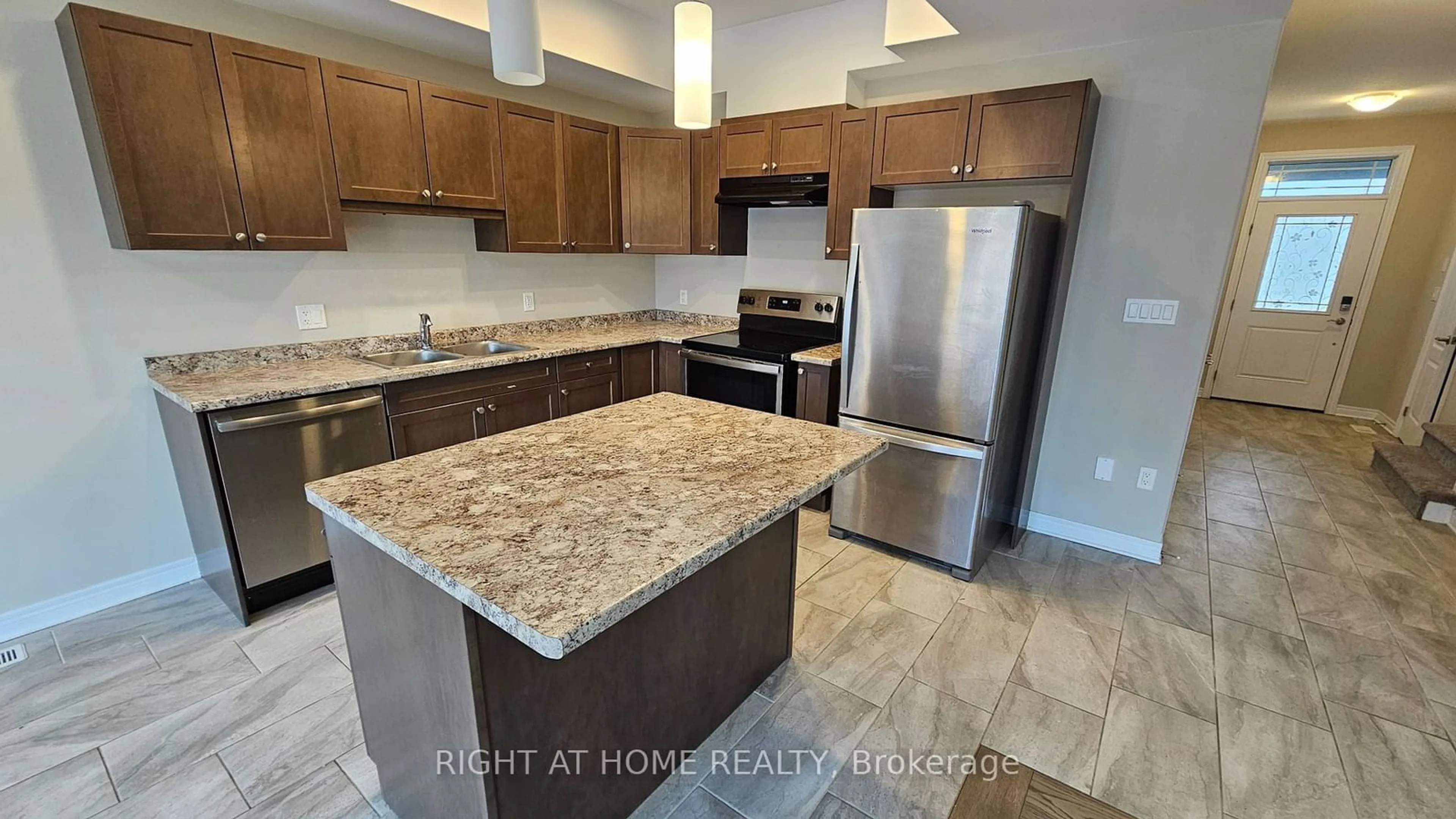 Open concept kitchen, ceramic/tile floor for 35 Bowman Cres, Thorold Ontario L2V 0G8