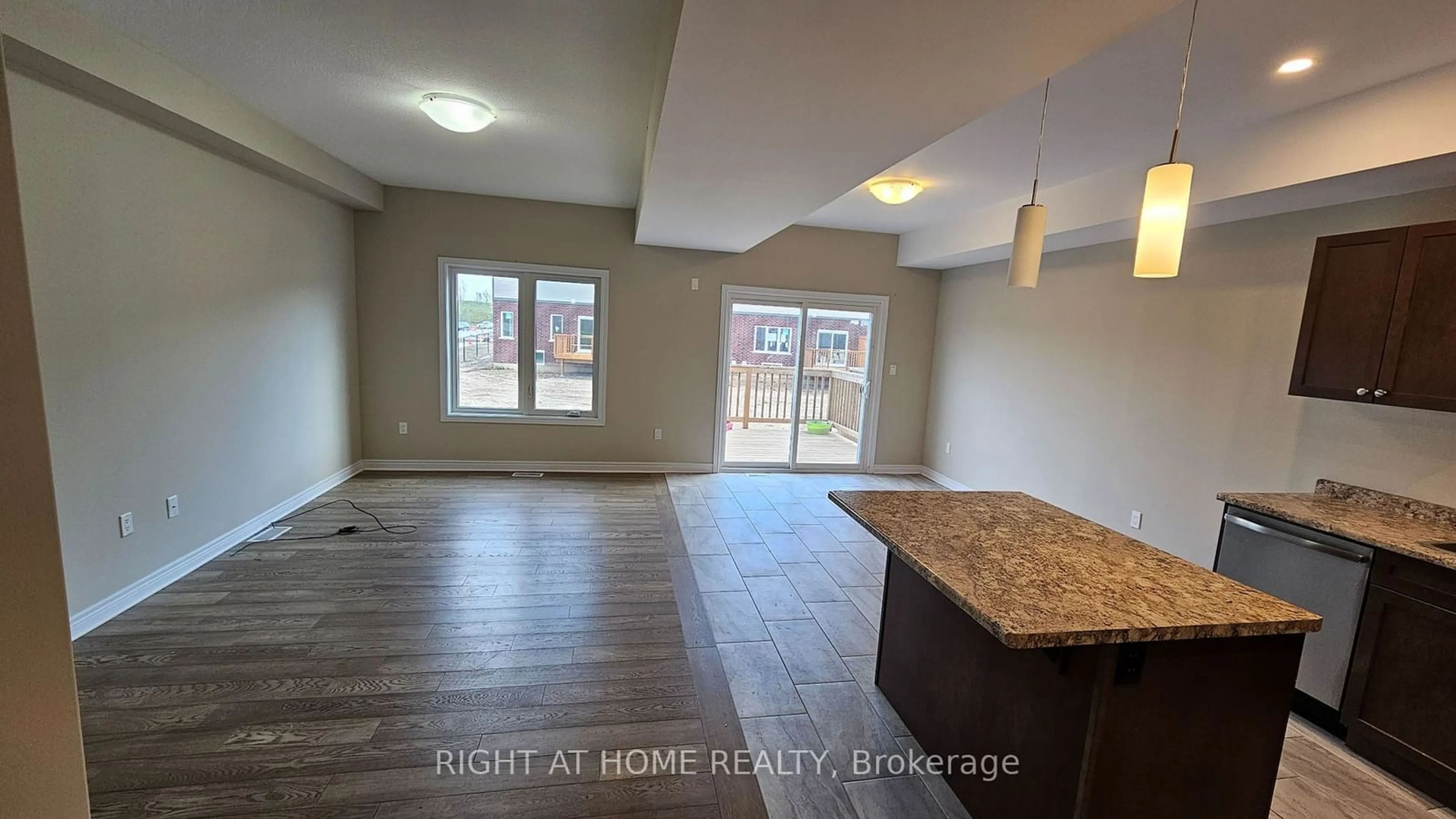 Open concept kitchen, unknown for 35 Bowman Cres, Thorold Ontario L2V 0G8