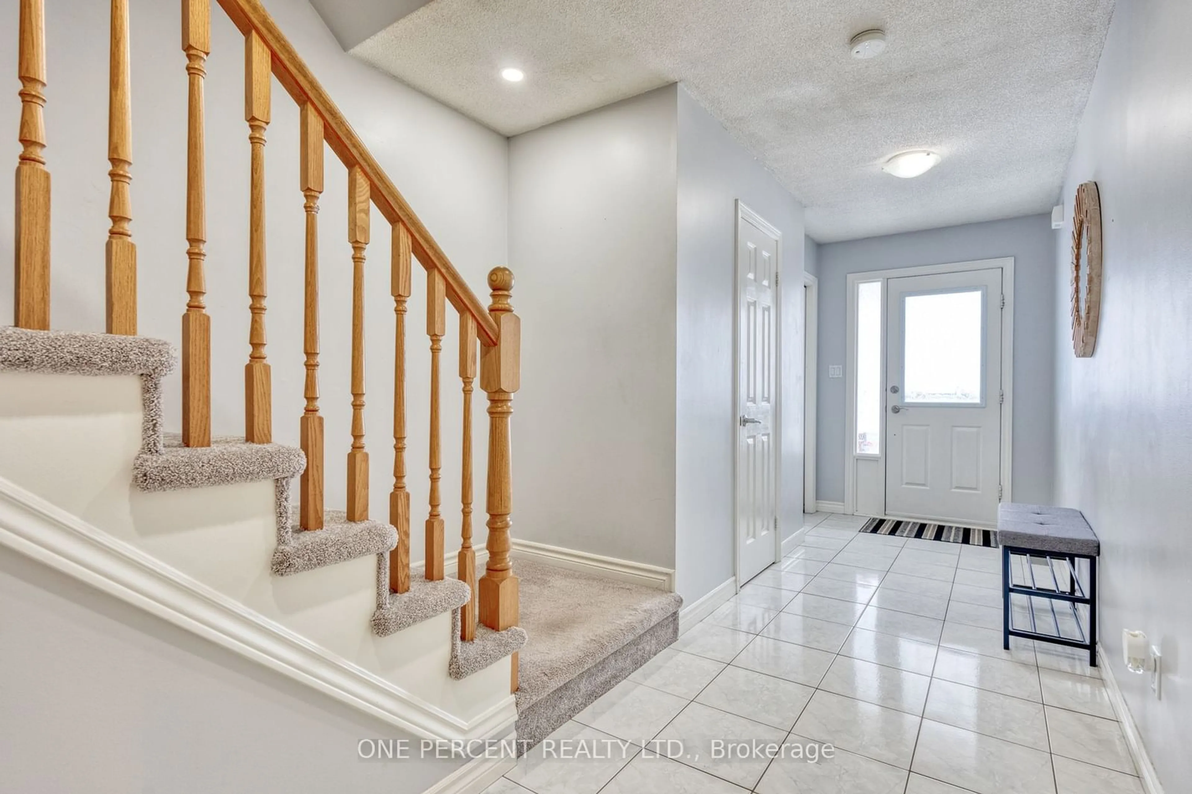 Indoor entryway for 139 Essling Ave, Hamilton Ontario L9B 2H9