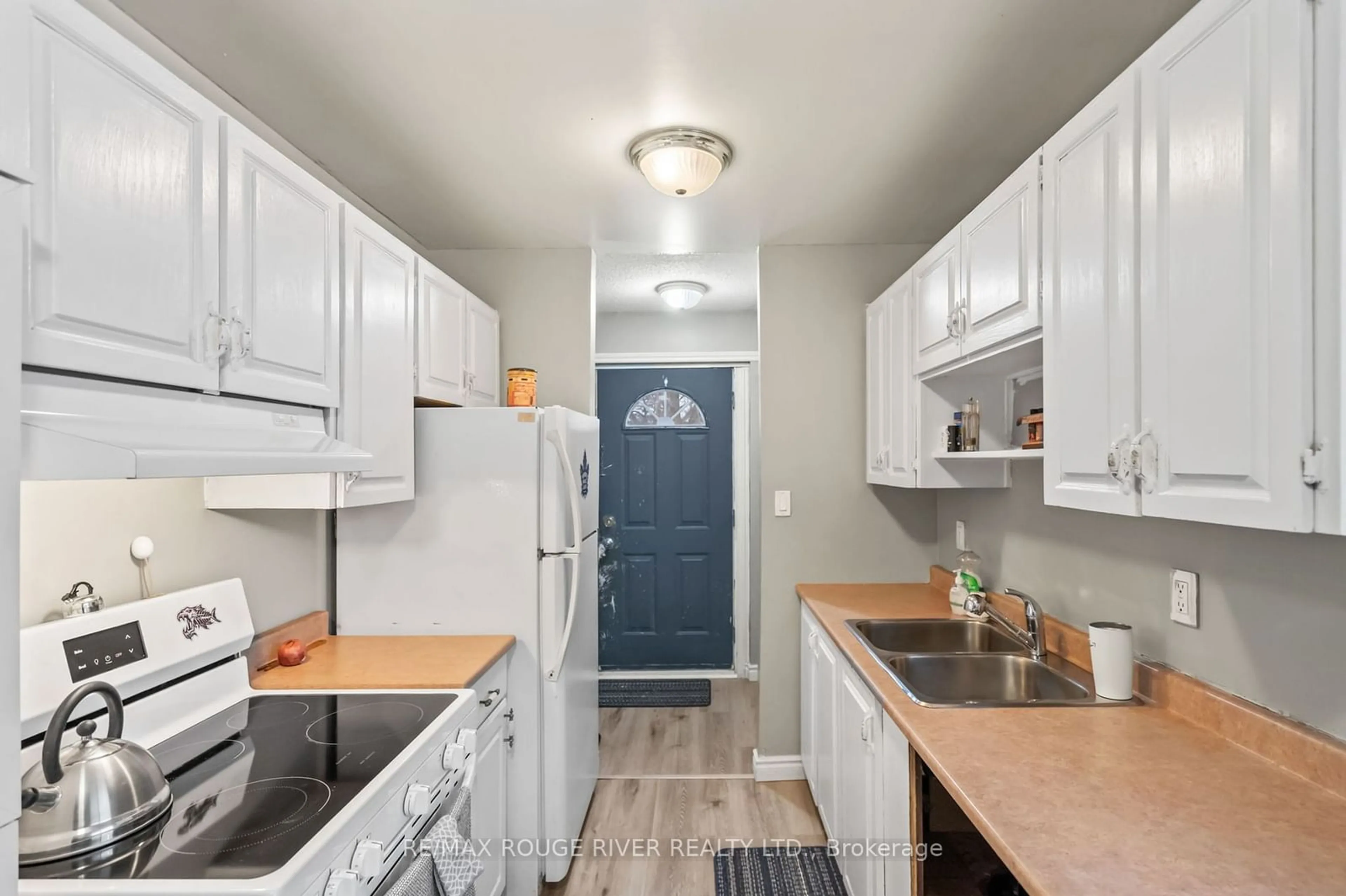 Standard kitchen, unknown for 46 Bocage St, Quinte West Ontario K8V 2L4