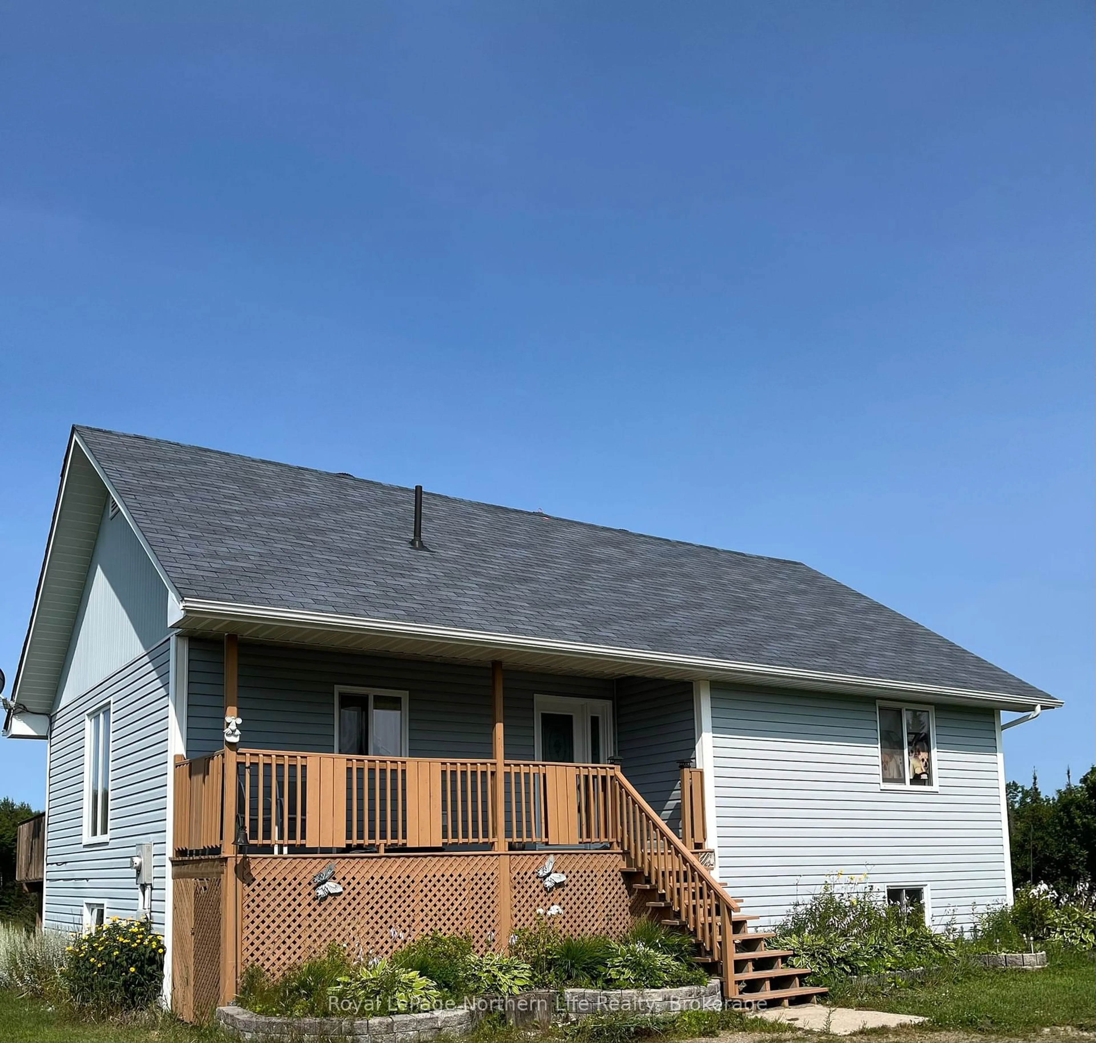 Home with vinyl exterior material, building for 2131 Papineau Rd, Mattawa Ontario P0H 1V0