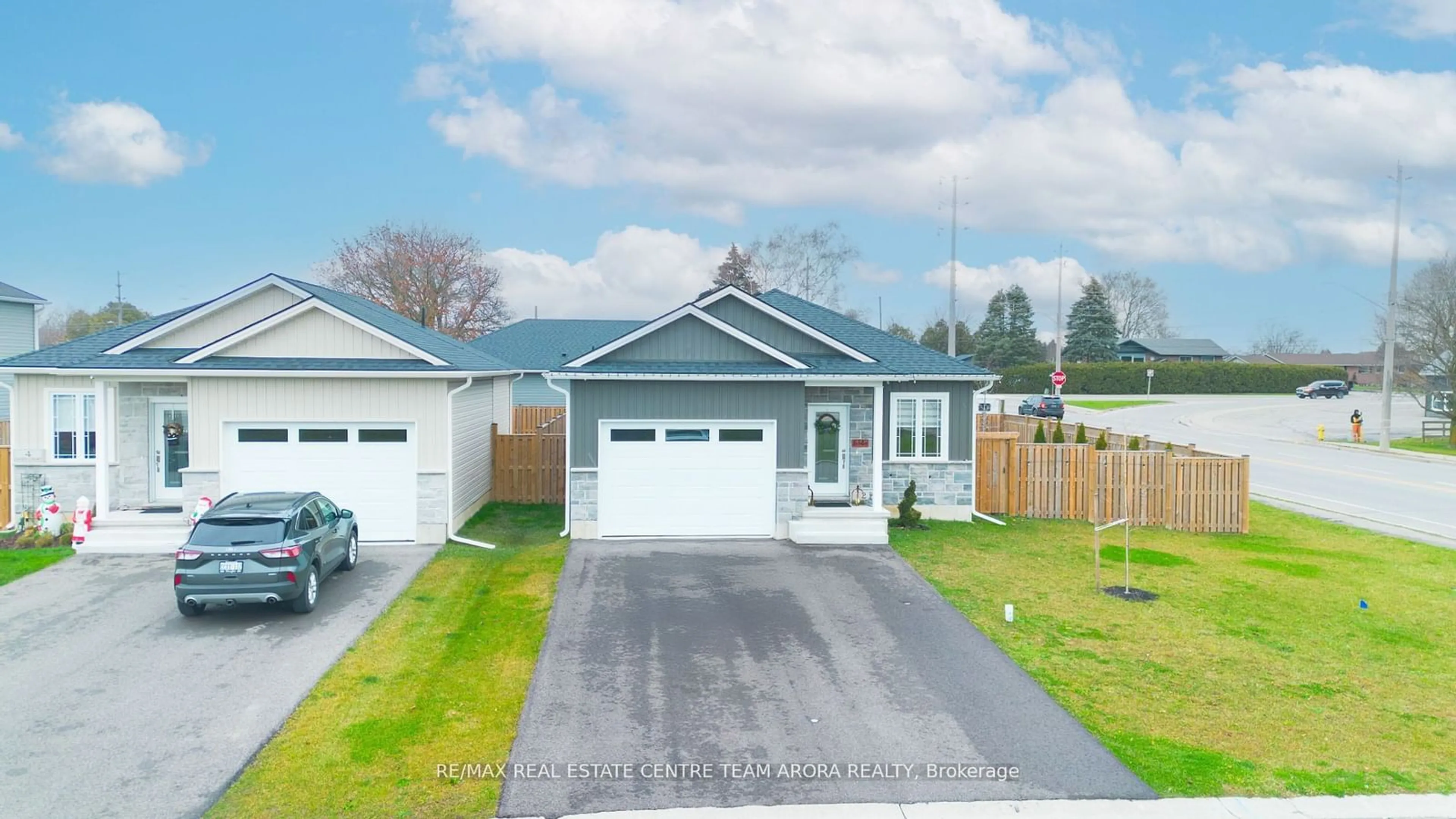 A pic from outside/outdoor area/front of a property/back of a property/a pic from drone, street for 2 Sandy Crt, Tillsonburg Ontario N4G 0H6