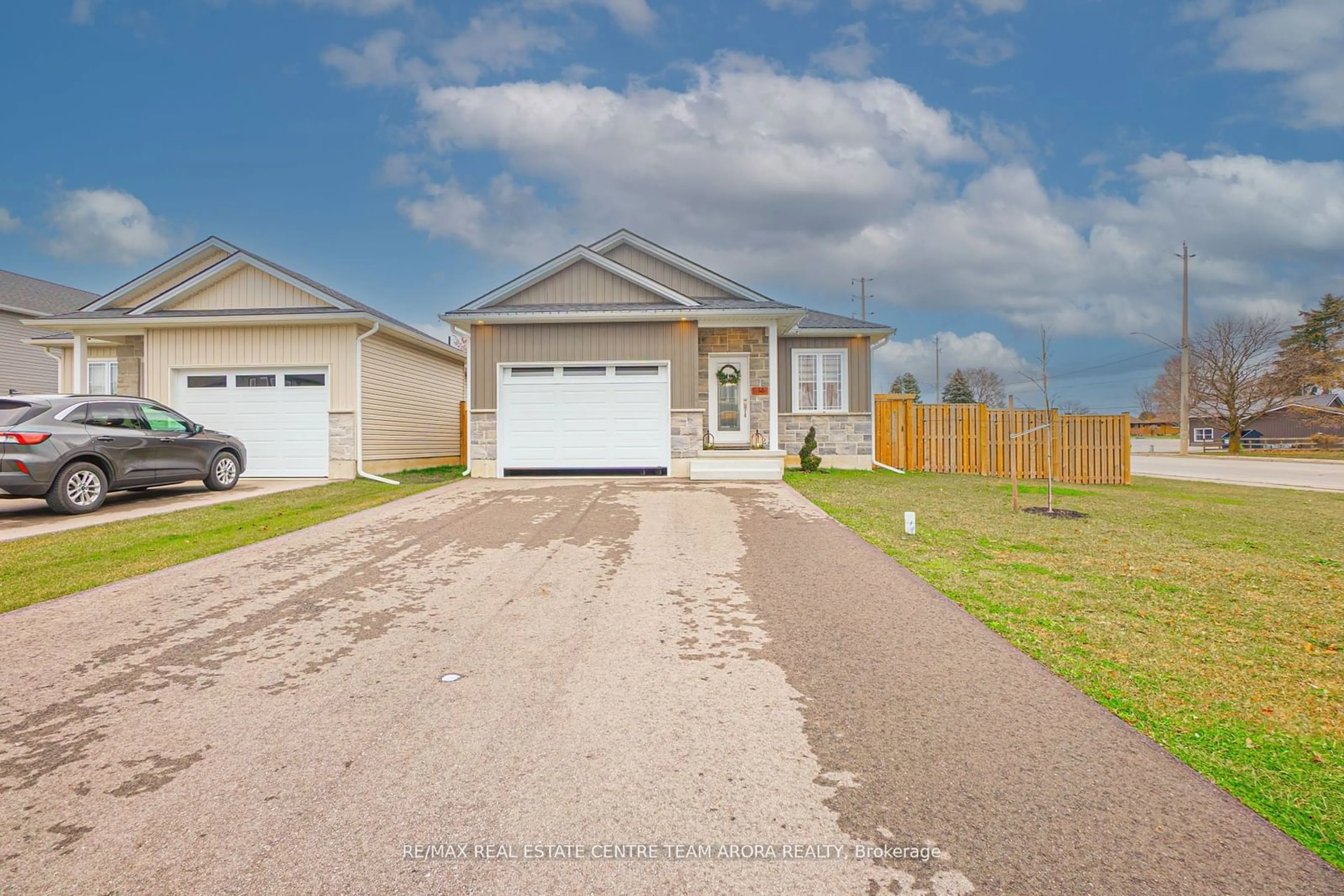 Home with vinyl exterior material, street for 2 Sandy Crt, Tillsonburg Ontario N4G 0H6