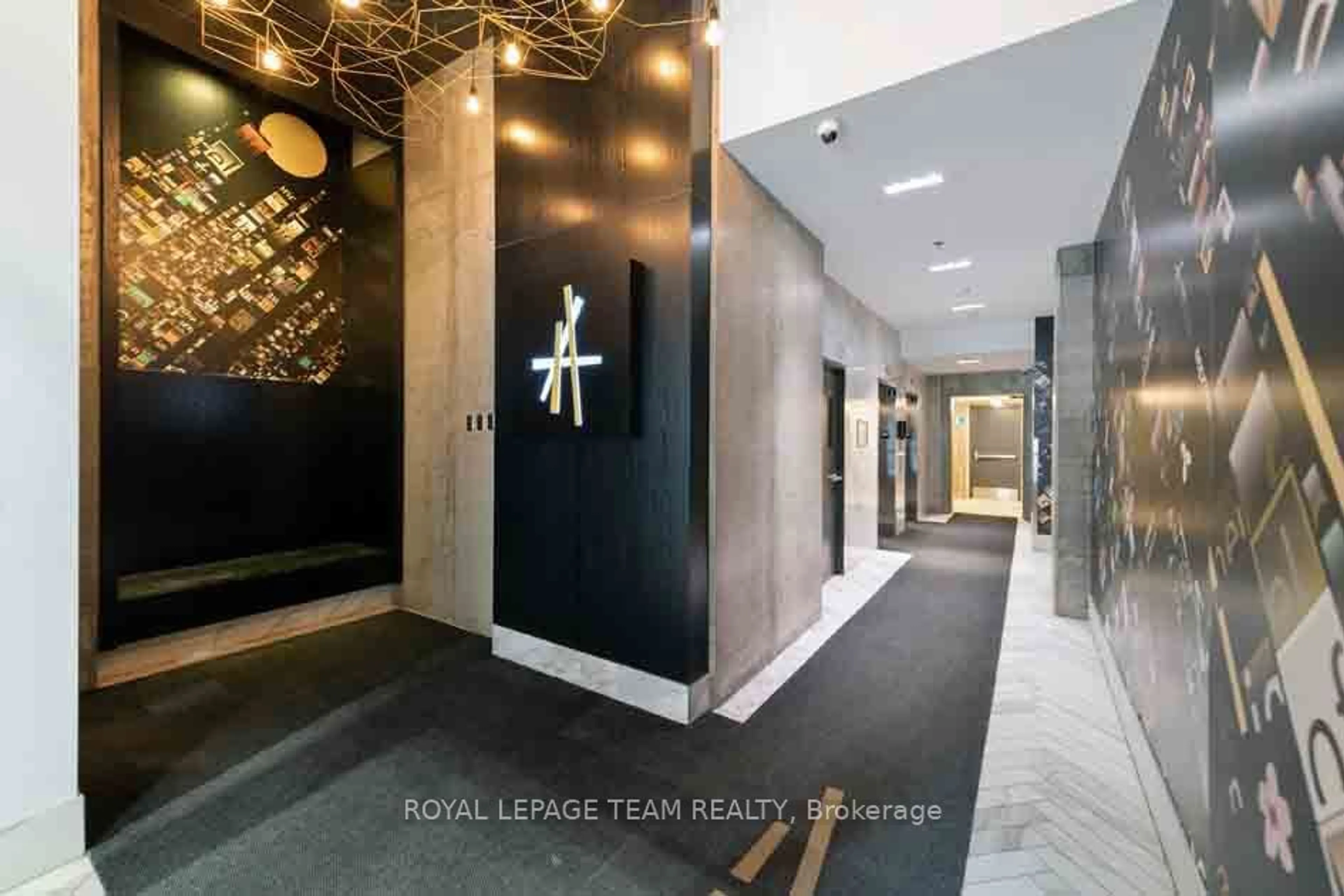 Indoor foyer for 20 Daly Ave #1503, Ottawa Ontario K1N 0C6