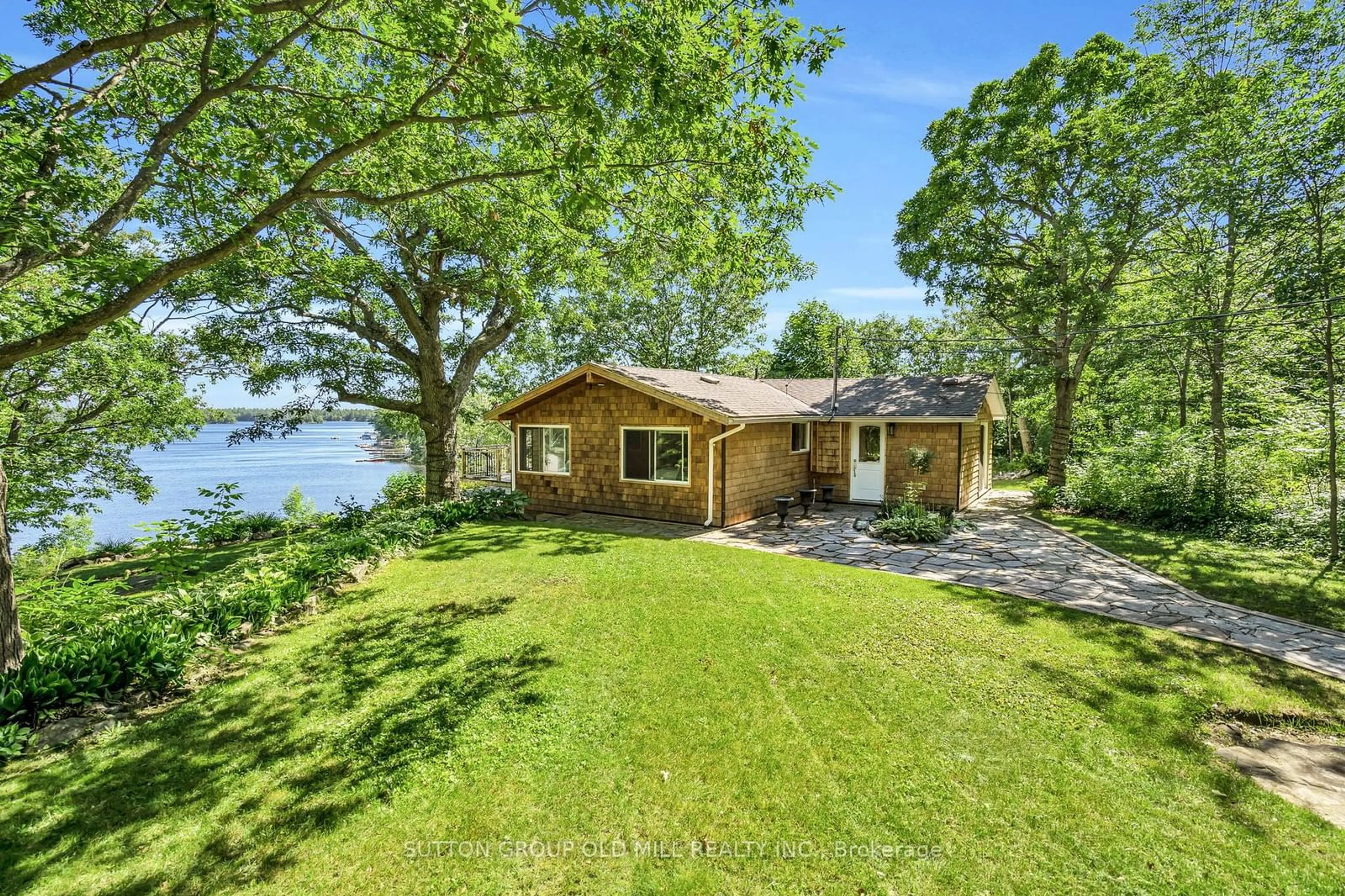 A pic from outside/outdoor area/front of a property/back of a property/a pic from drone, water/lake/river/ocean view for 1025 North Morrison Lake Rd, Gravenhurst Ontario P0E 1G0