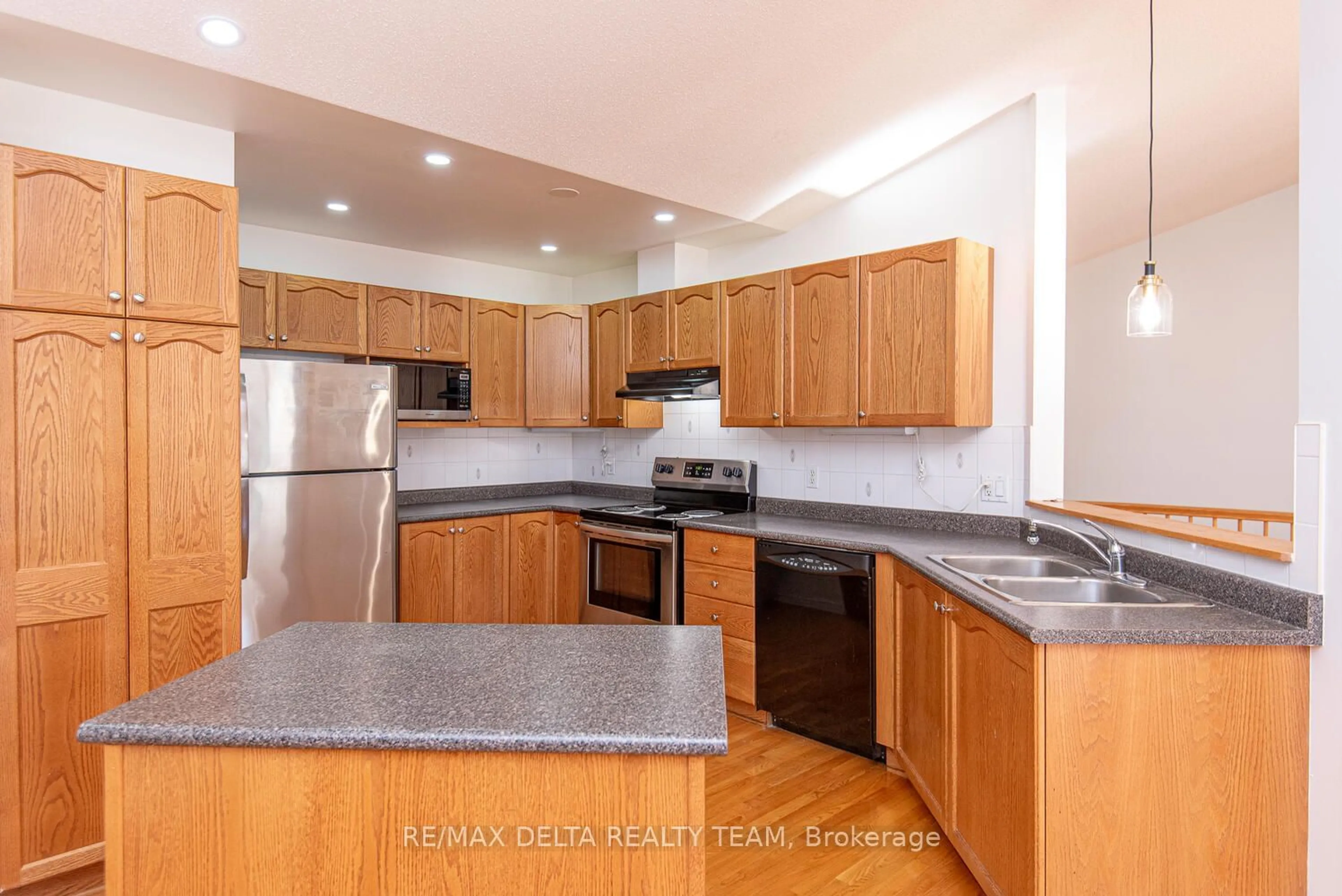 Standard kitchen, unknown for 8 Spinney Way, Barrhaven Ontario K2J 4Y8