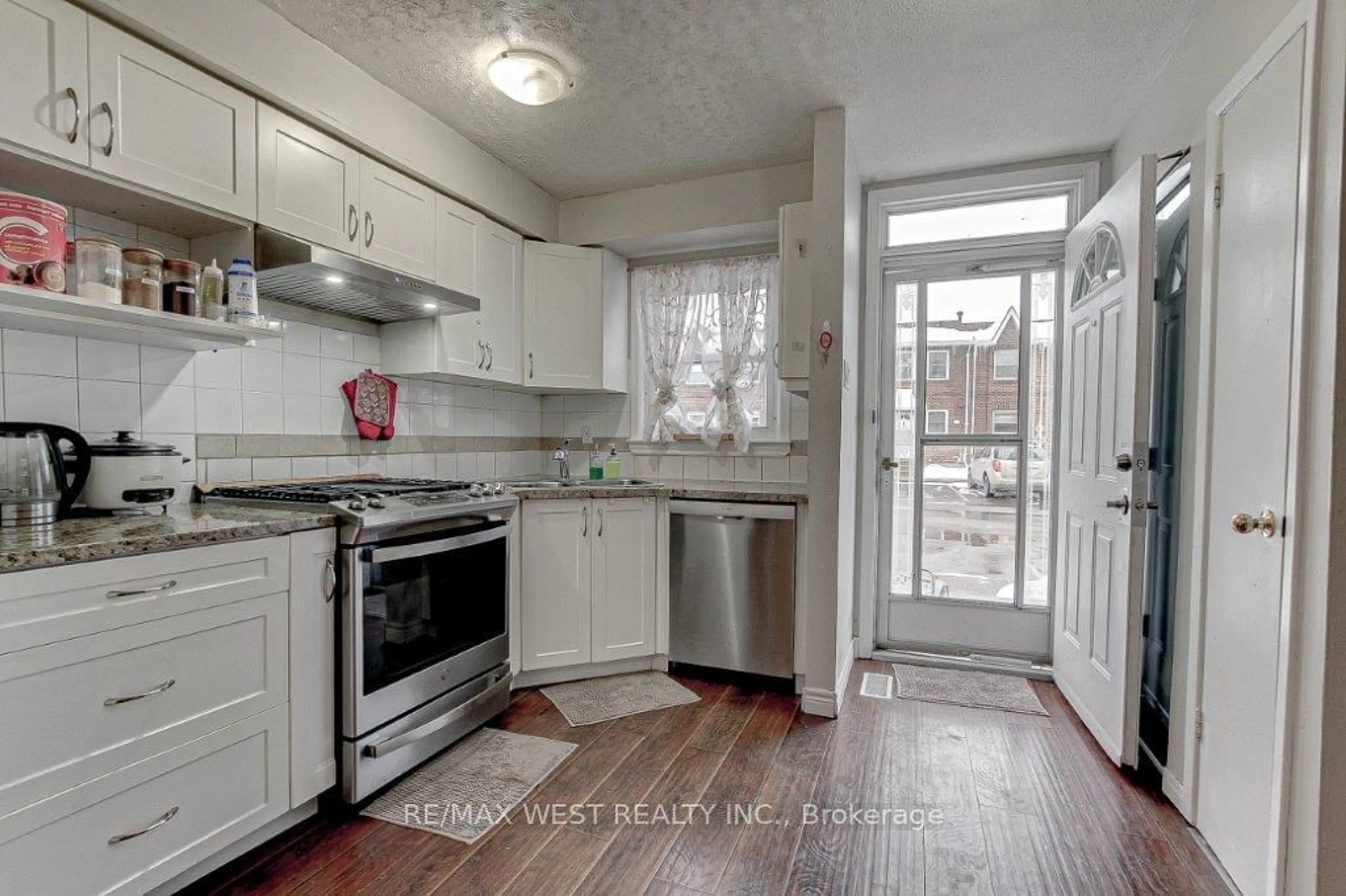 Standard kitchen, unknown for 1084 Southdale Rd, London Ontario N6E 1B2