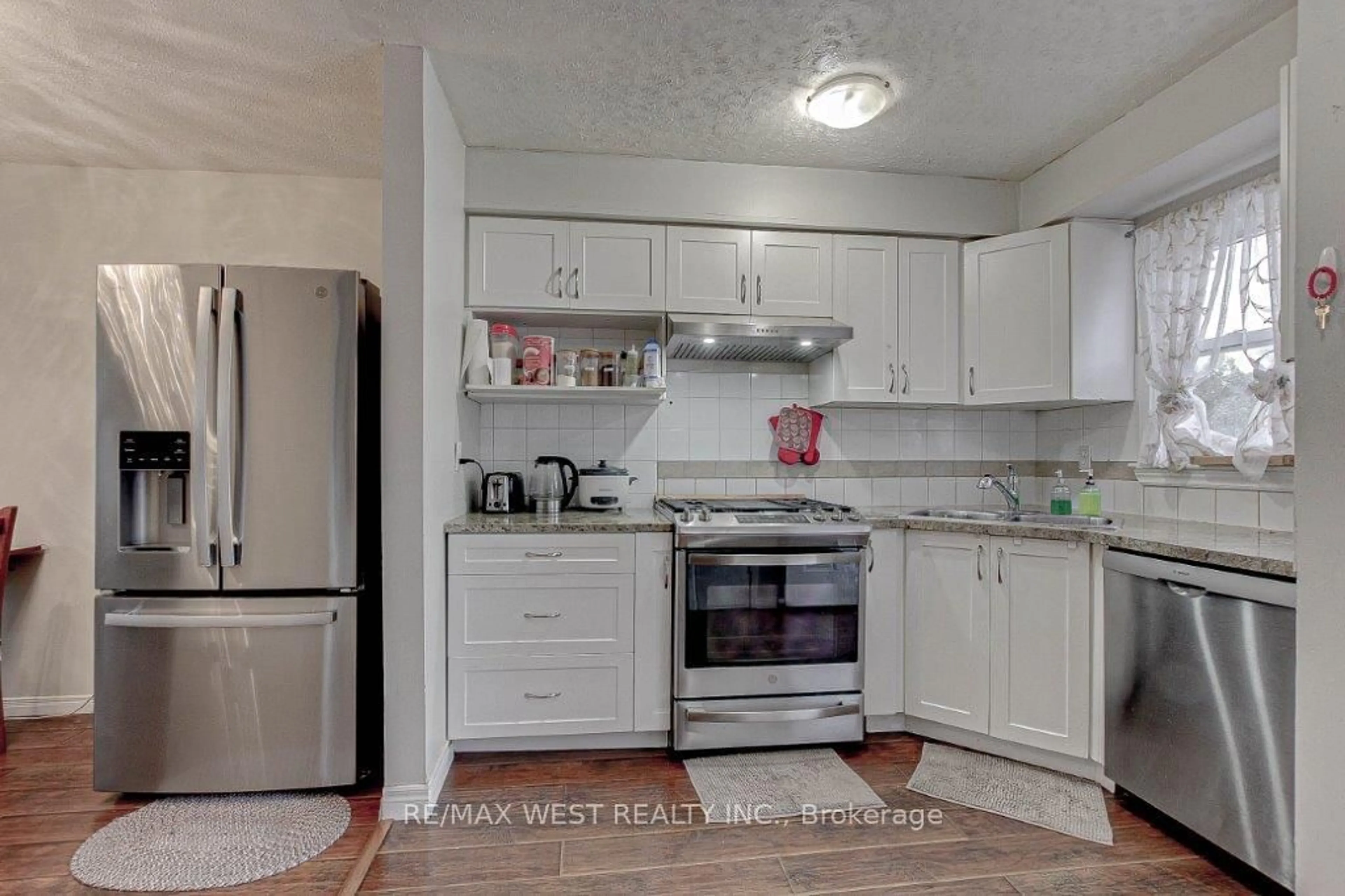 Standard kitchen, unknown for 1084 Southdale Rd, London Ontario N6E 1B2