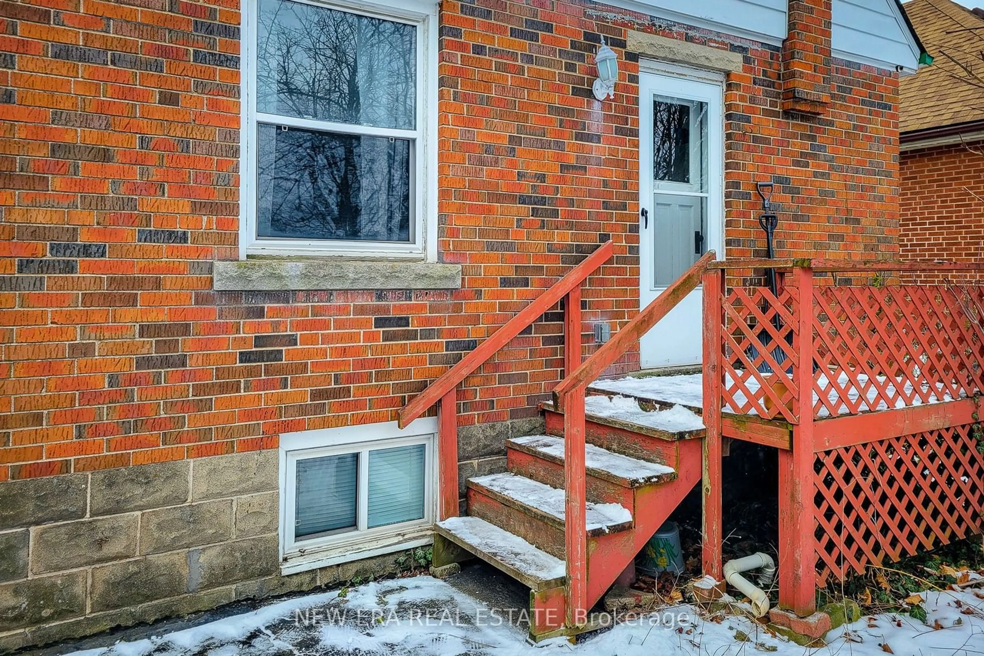 Stairs for 107 Haddon Ave, Hamilton Ontario L8S 1X7