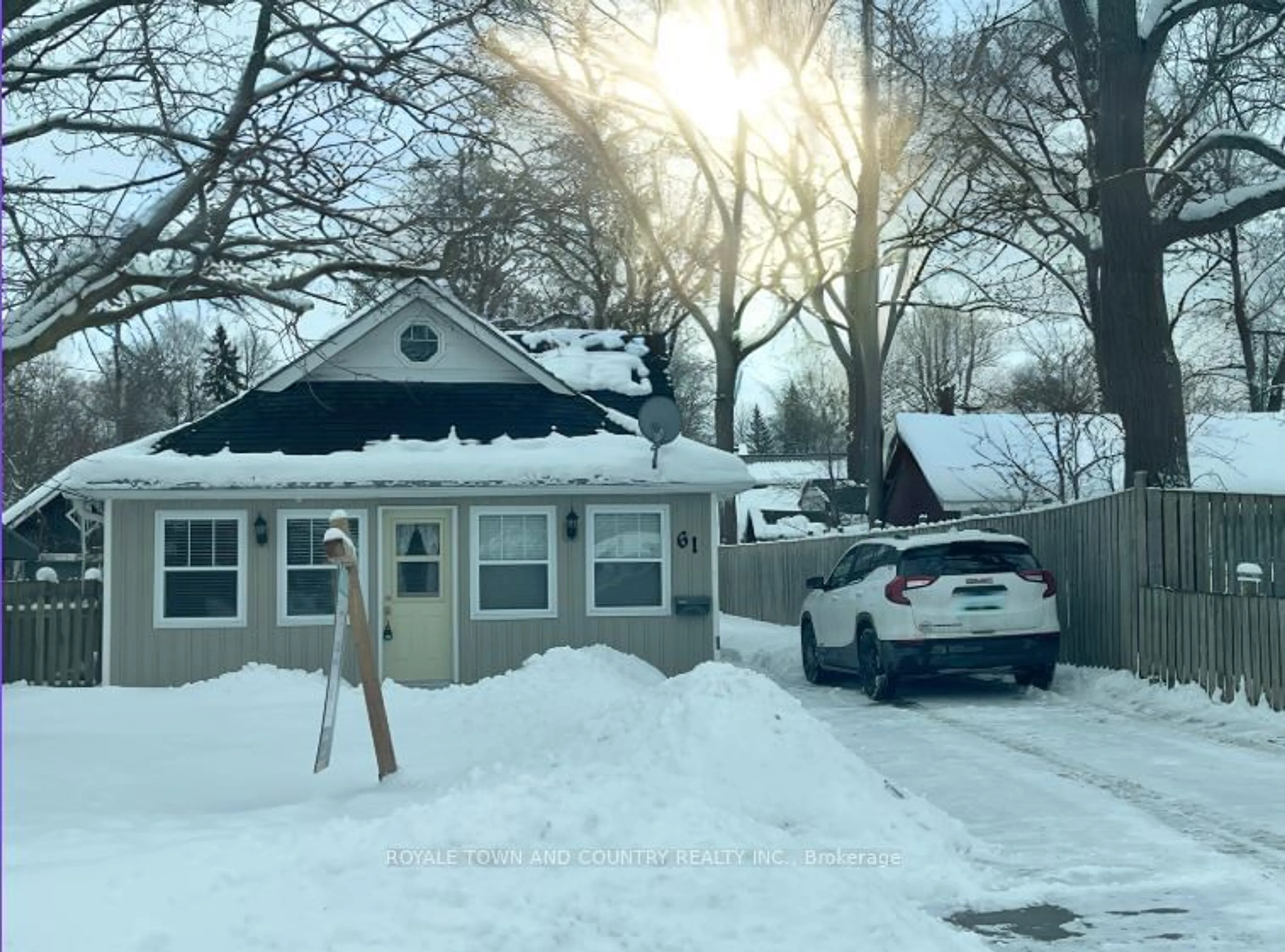 Unknown for 61 Russell St, Kawartha Lakes Ontario K9V 2A7