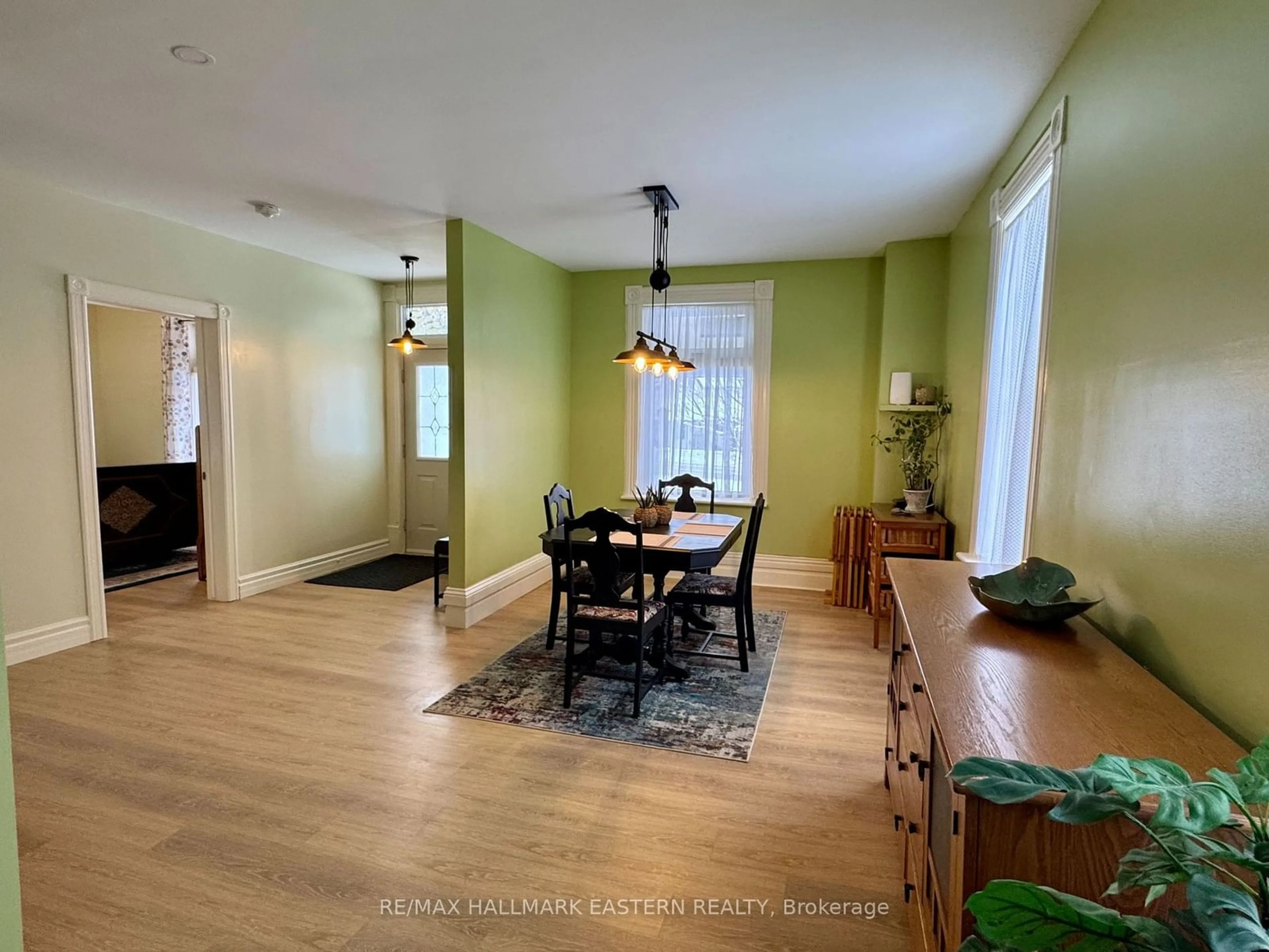 Dining room, wood/laminate floor for 2464 Queen Mary St, Cavan Monaghan Ontario L0A 1C0