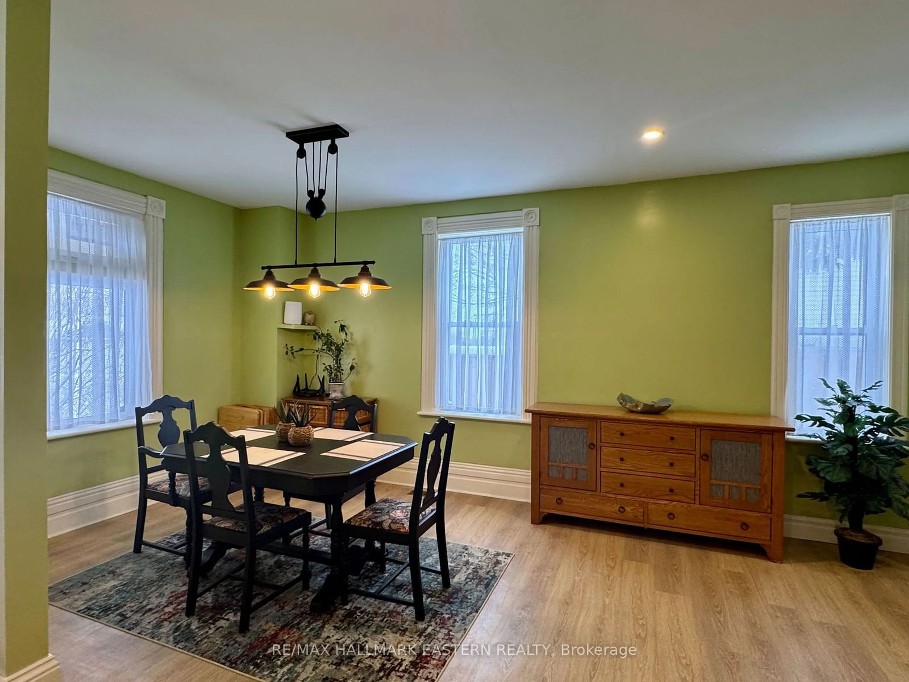 Dining room, wood/laminate floor for 2464 Queen Mary St, Cavan Monaghan Ontario L0A 1C0