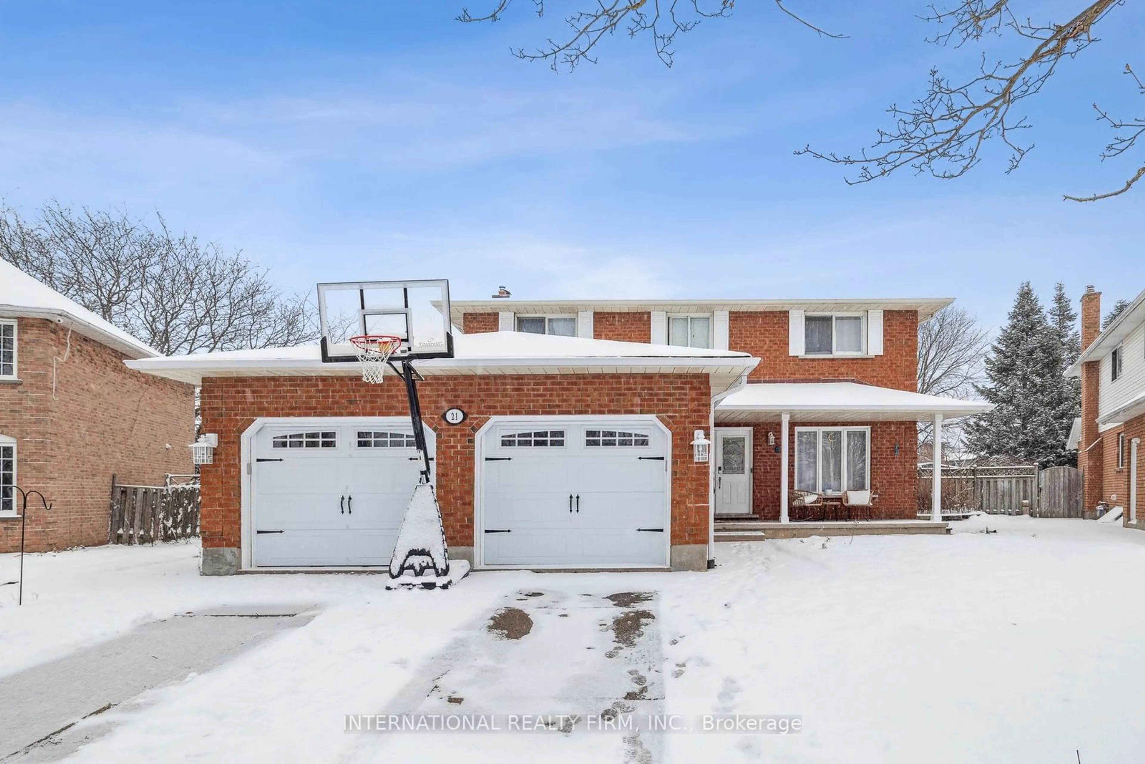 Home with brick exterior material, street for 21 Walters Crt, St. Catharines Ontario L2S 3J9