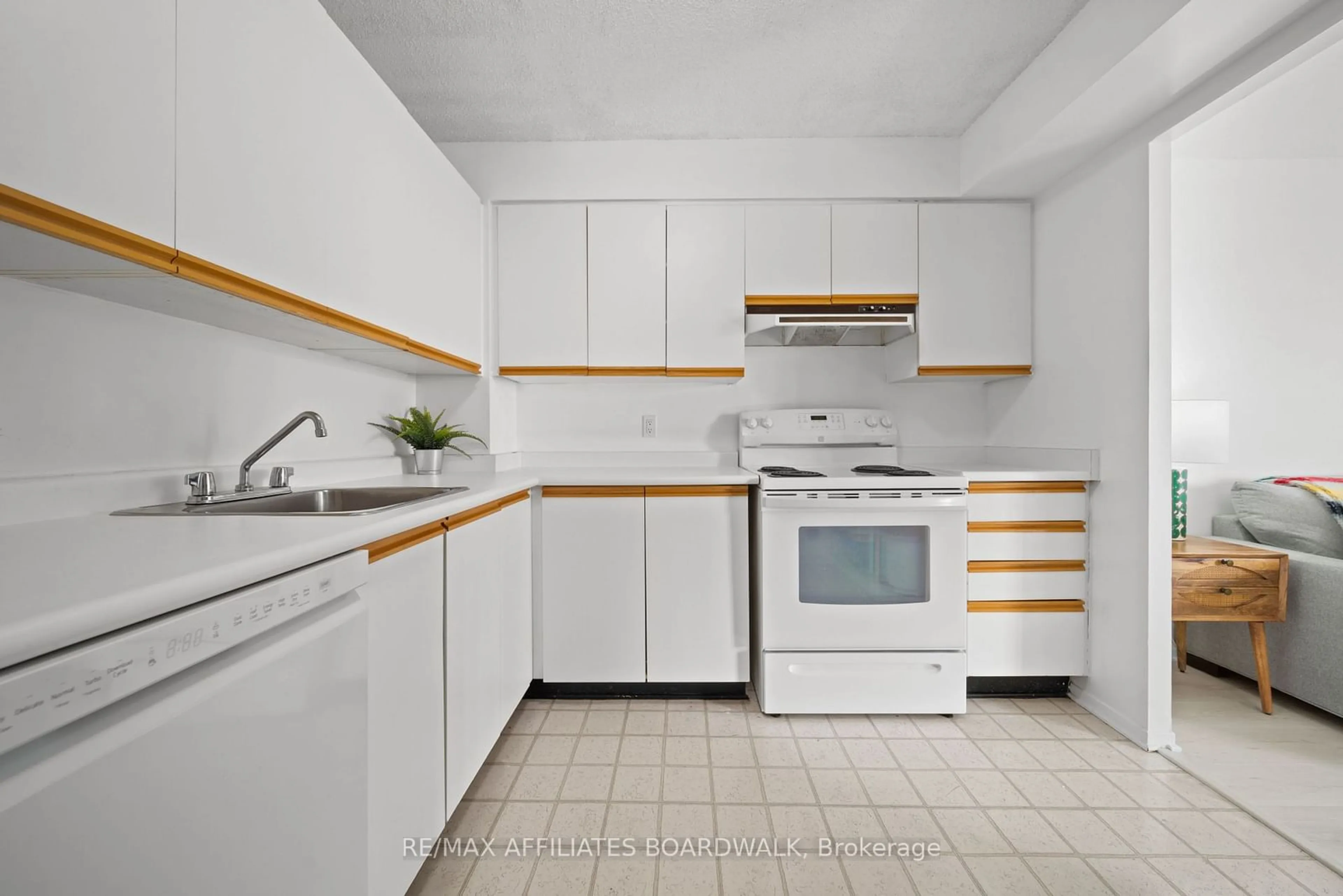 Standard kitchen, unknown for 1025 Grenon Ave #621, Britannia Heights - Queensway Terrace N and Area Ontario K2B 8S5