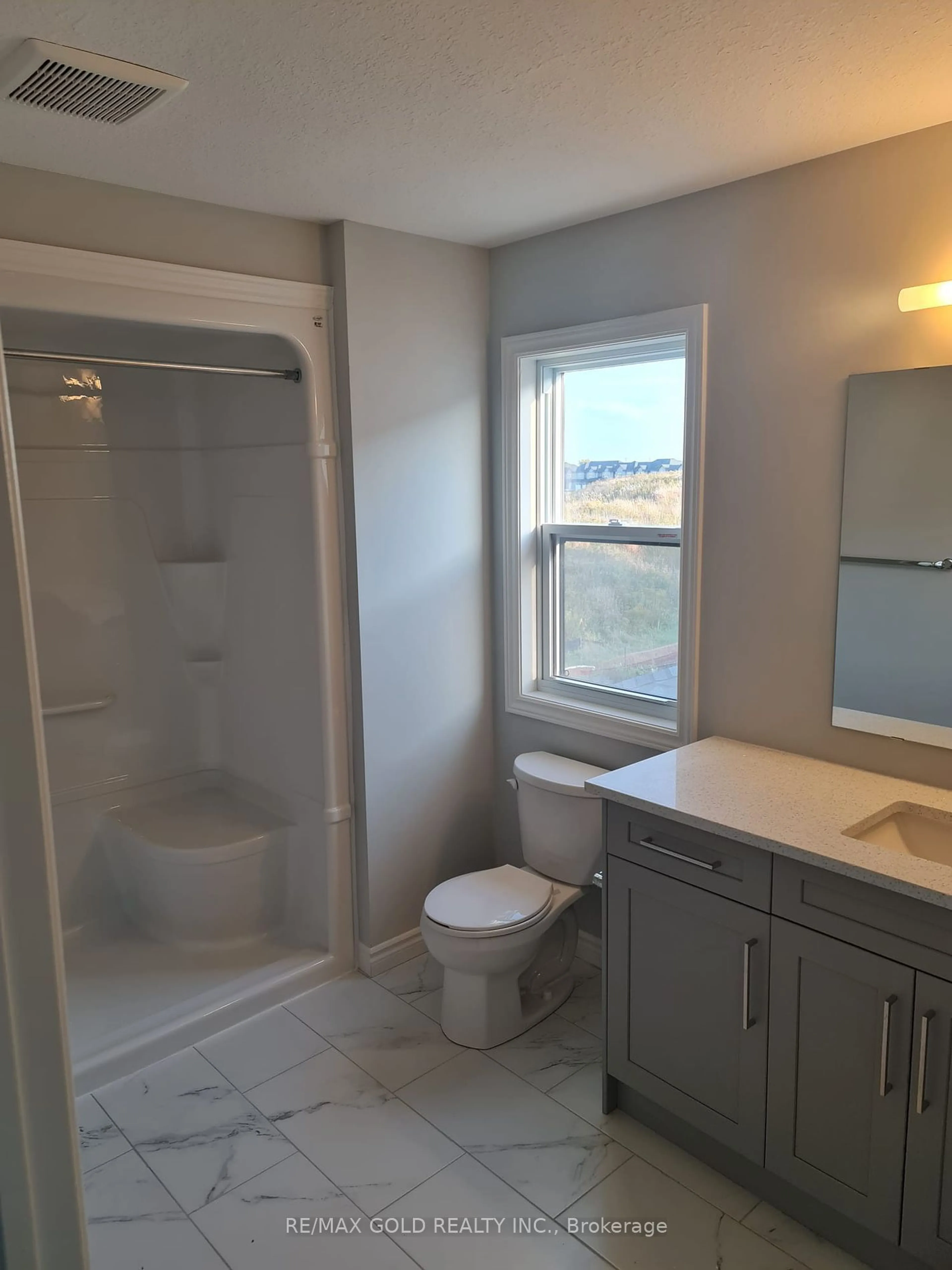 Standard bathroom, ceramic/tile floor for 3834 Aukland Ave, London Ontario N6L 0J2