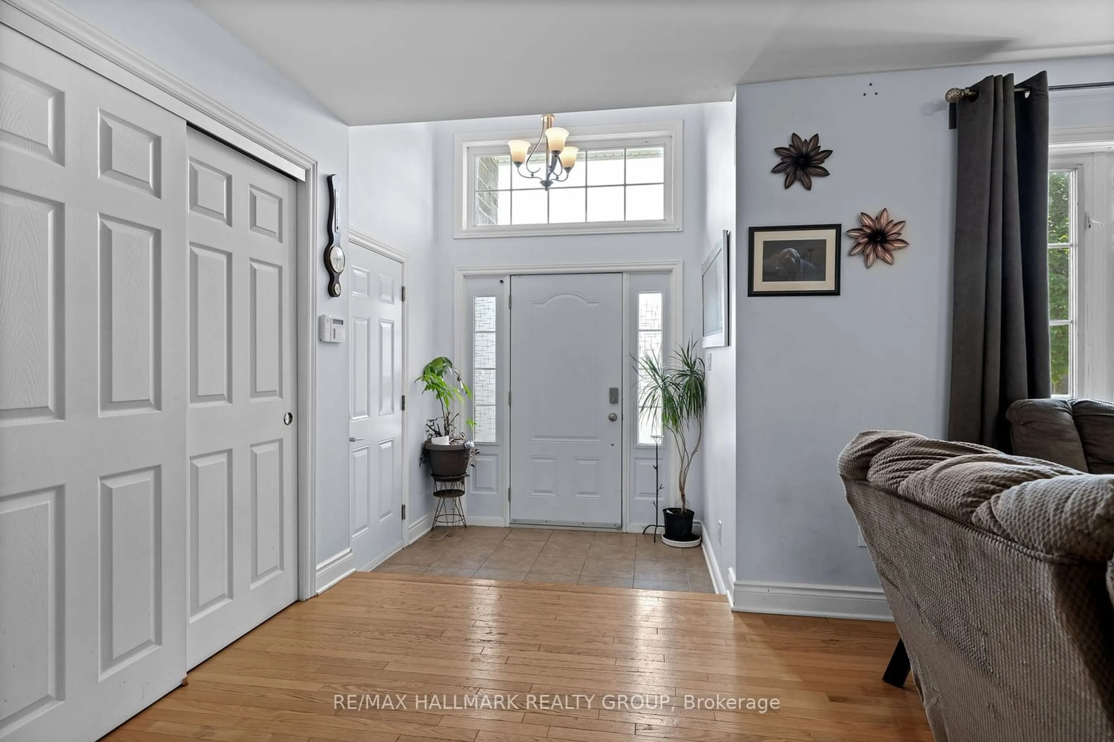 Indoor entryway for 75 Settlement Lane, Russell Ontario K4R 0A4