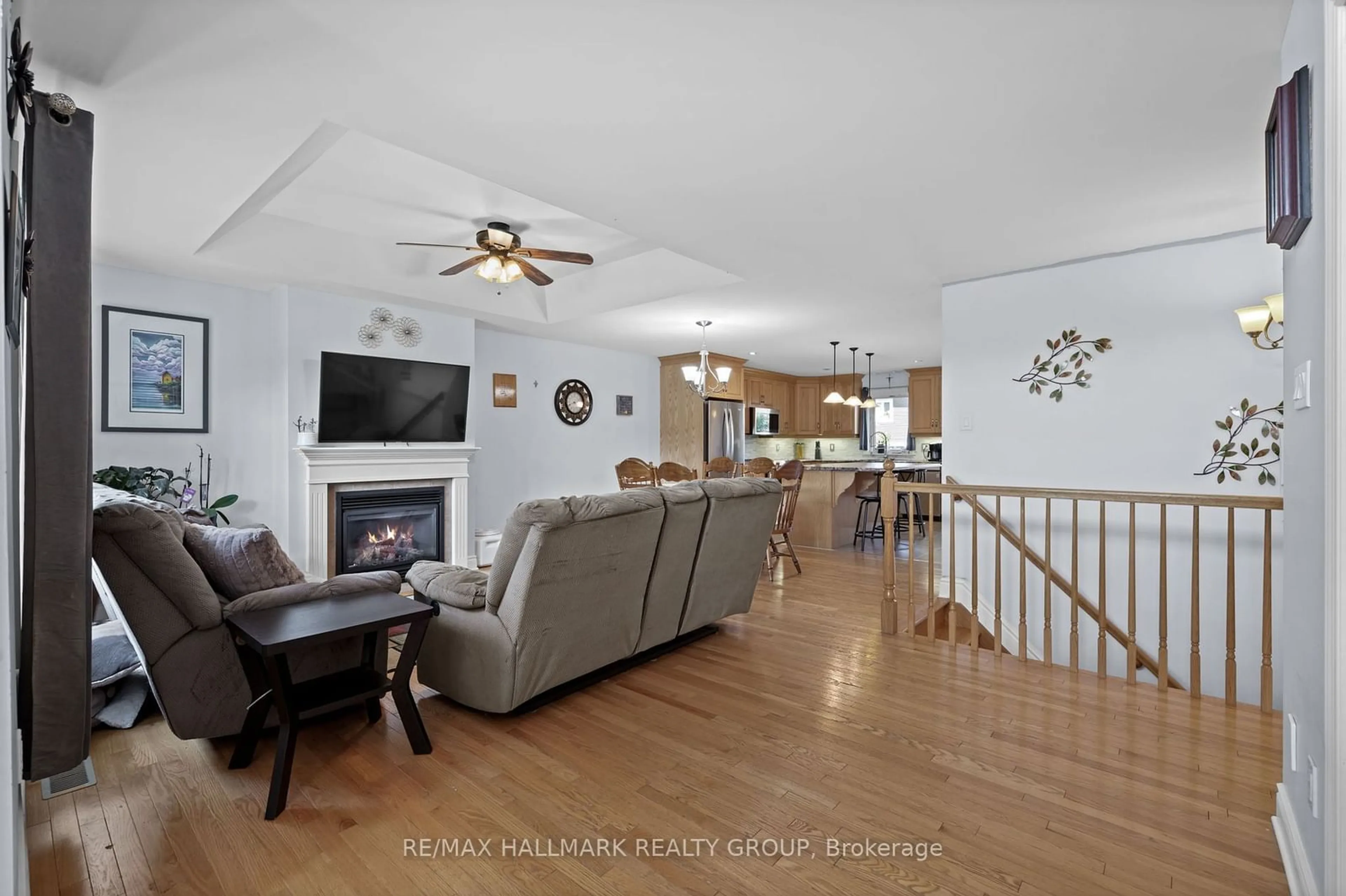 Living room with furniture, unknown for 75 Settlement Lane, Russell Ontario K4R 0A4