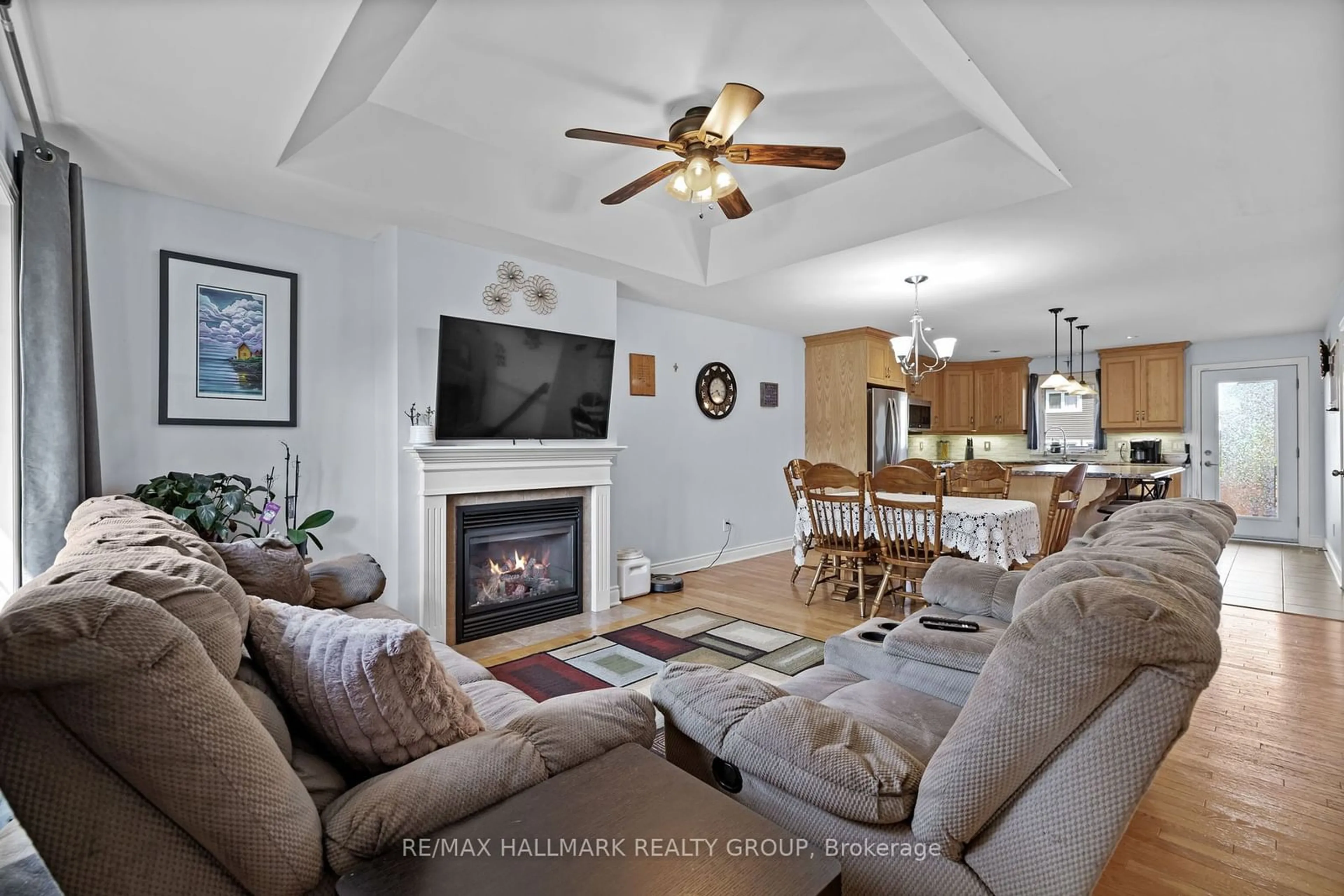 Living room with furniture, unknown for 75 Settlement Lane, Russell Ontario K4R 0A4