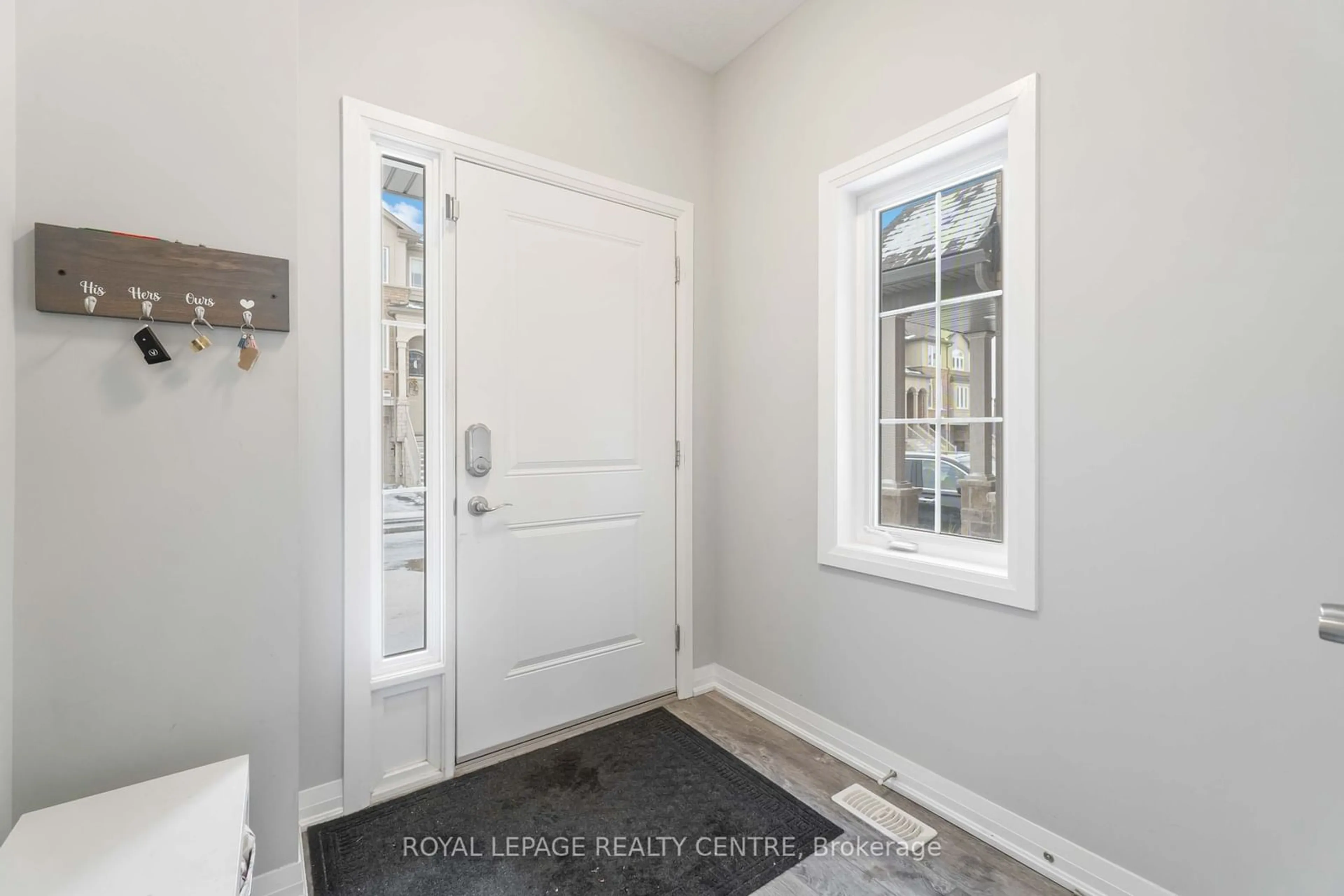 Indoor entryway for 62 Aquarius Cres, Hamilton Ontario L0R 1P0