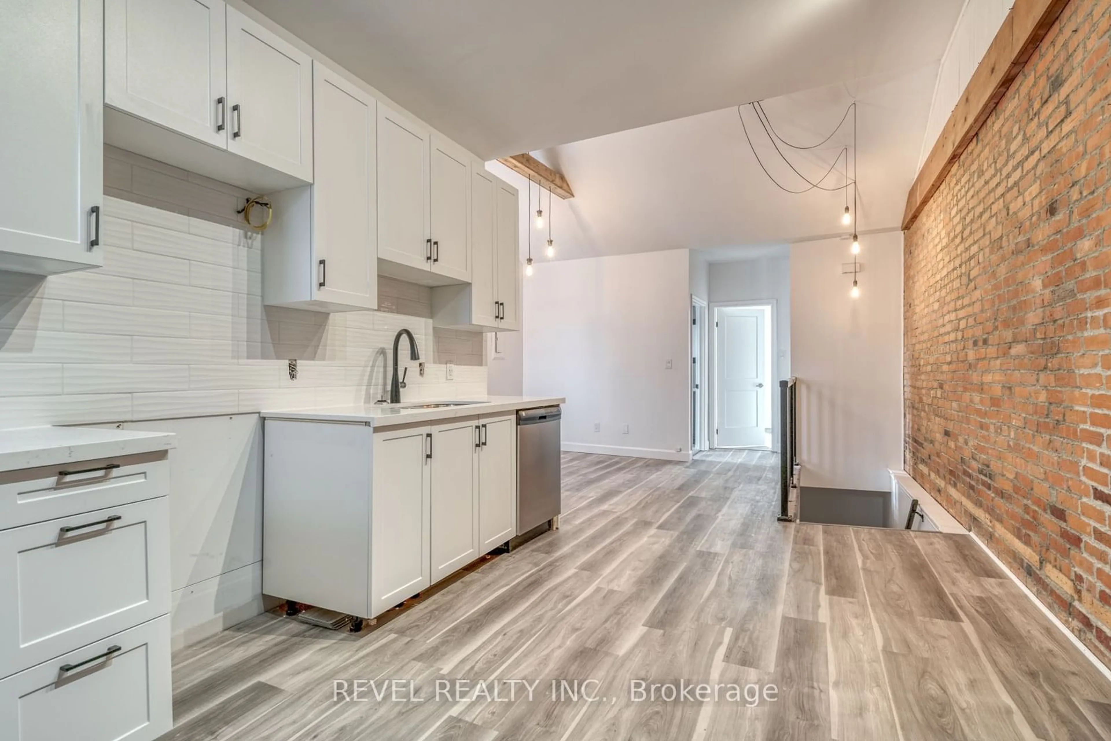 Open concept kitchen, unknown for 27 Grove St, Hamilton Ontario L8N 1P4