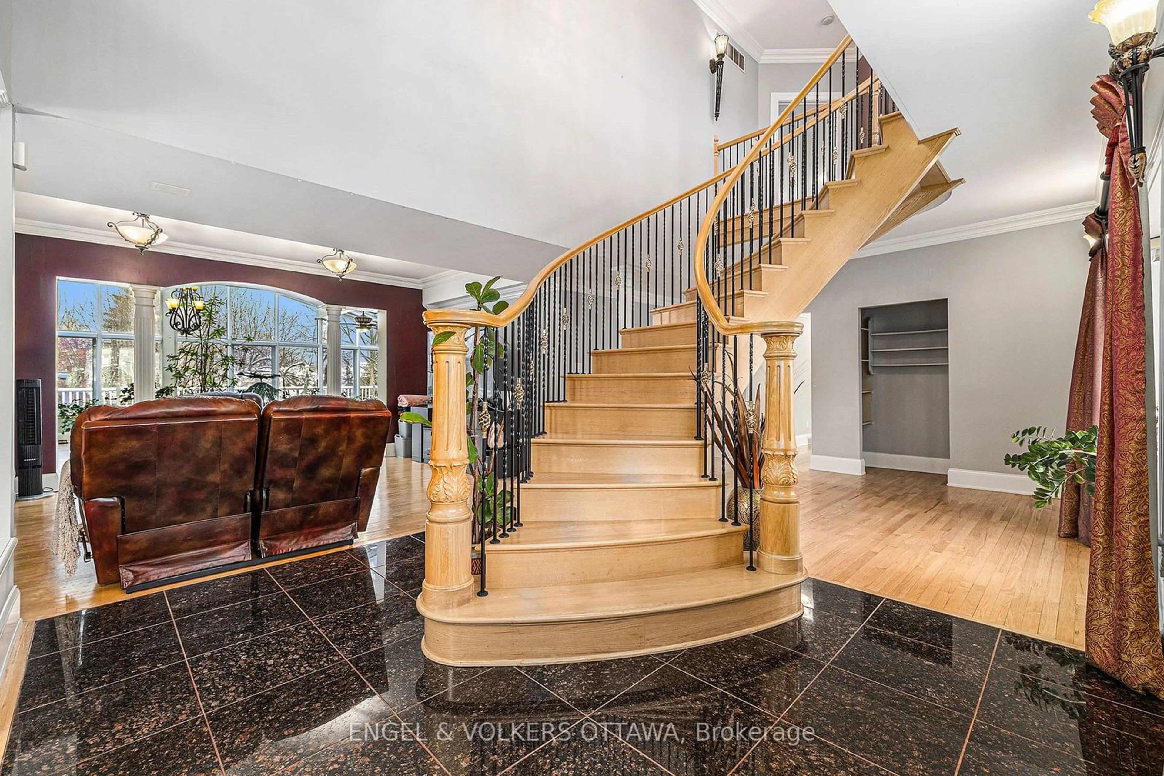 Indoor foyer for 1571 Sequoia Dr, Orleans - Cumberland and Area Ontario K4C 1C2