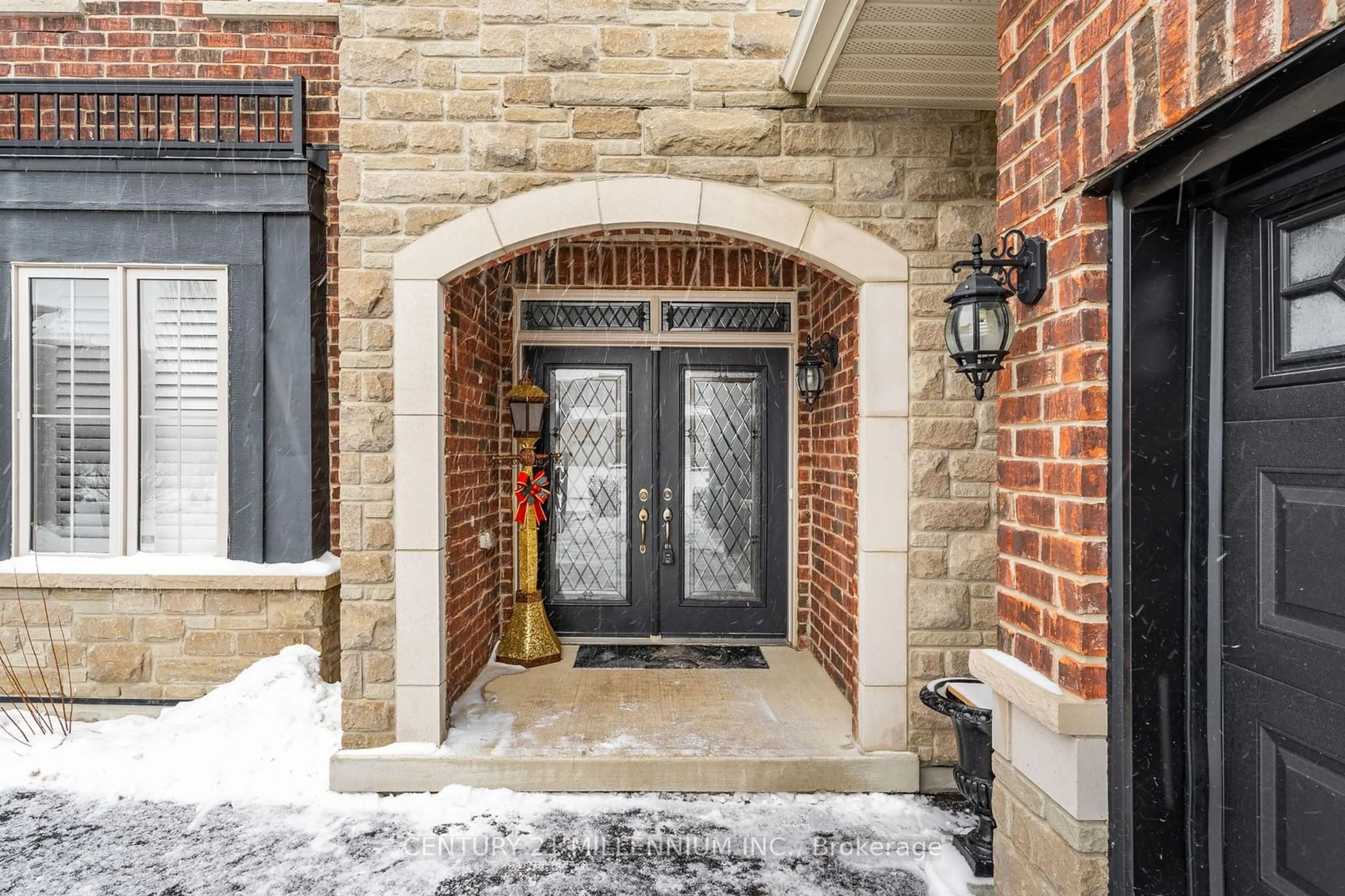 Indoor entryway for 35 Ketchum St, Mono Ontario L9W 6T4