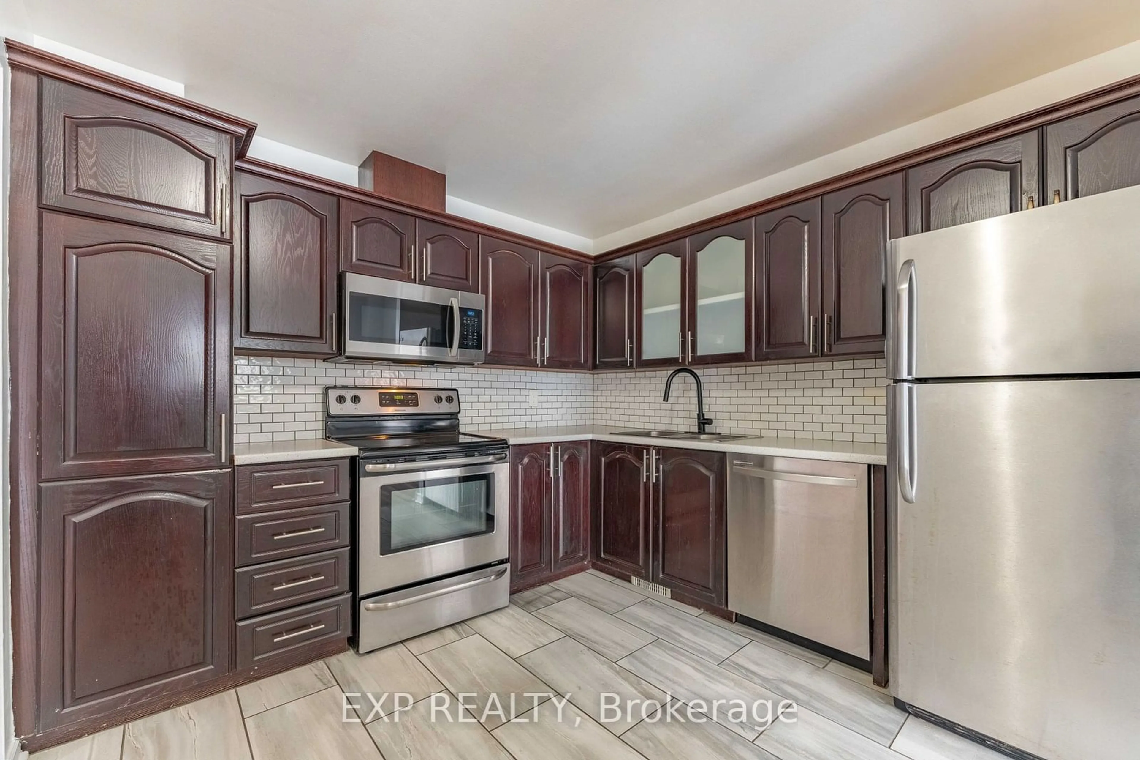 Standard kitchen, ceramic/tile floor for 543 Parasol Crt, Orleans - Cumberland and Area Ontario K4A 2X2