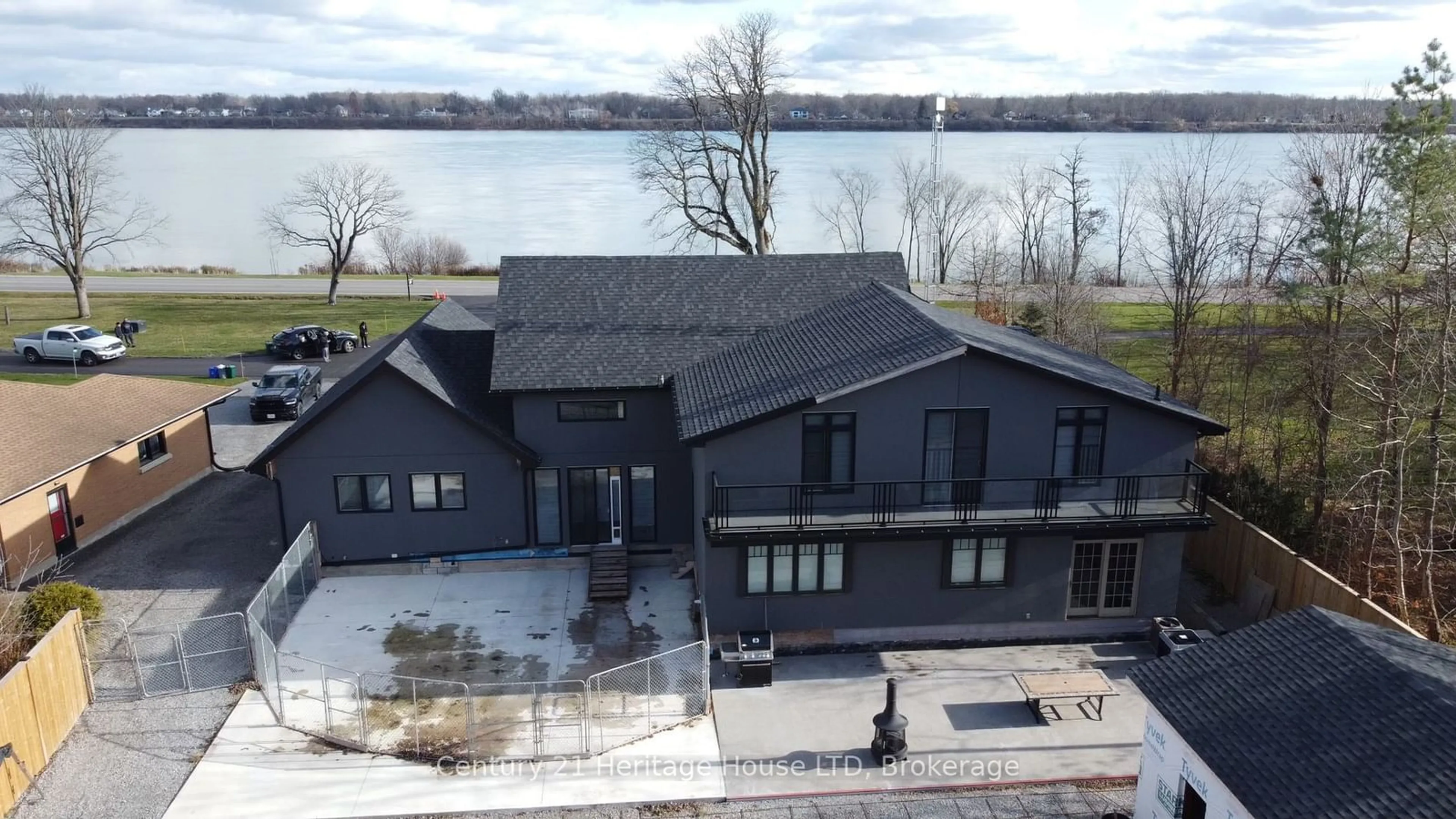 A pic from outside/outdoor area/front of a property/back of a property/a pic from drone, water/lake/river/ocean view for 9785 Niagara Pkwy, Niagara Falls Ontario L2E 6S6