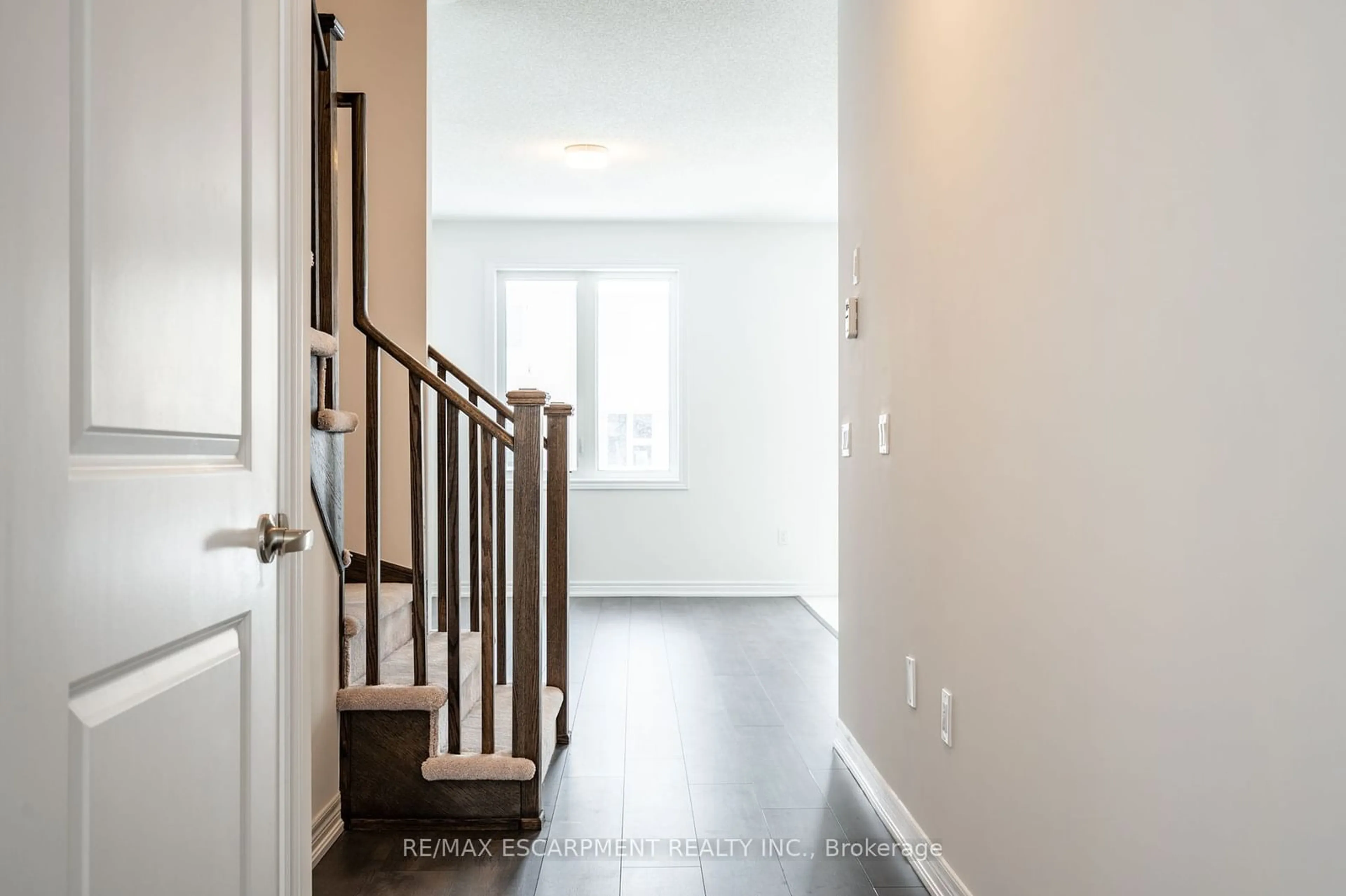 Indoor entryway for 17 Prest Way, Centre Wellington Ontario N1M 0K4