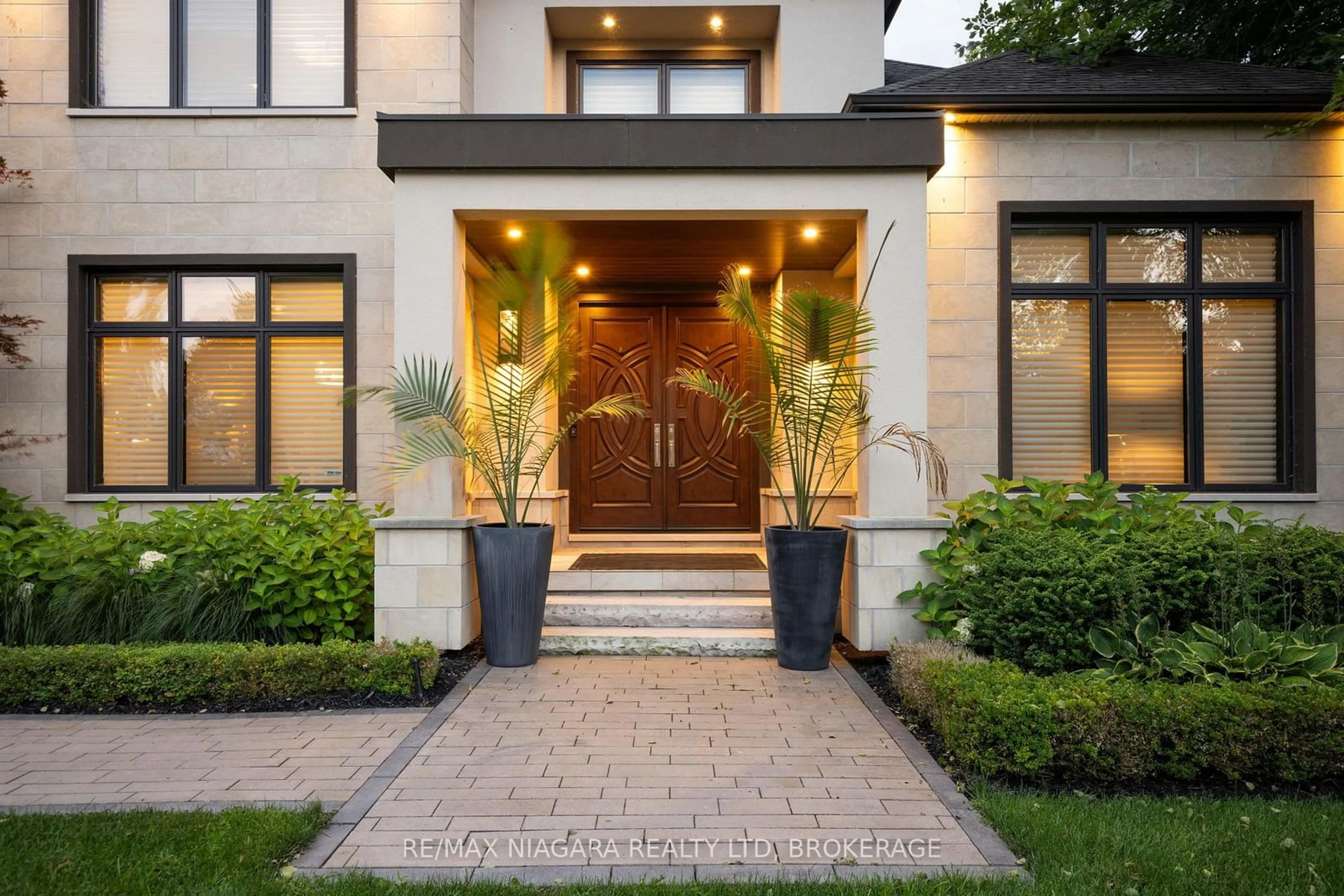 Indoor entryway for 362 Niagara Blvd, Niagara-on-the-Lake Ontario L0S 1J0