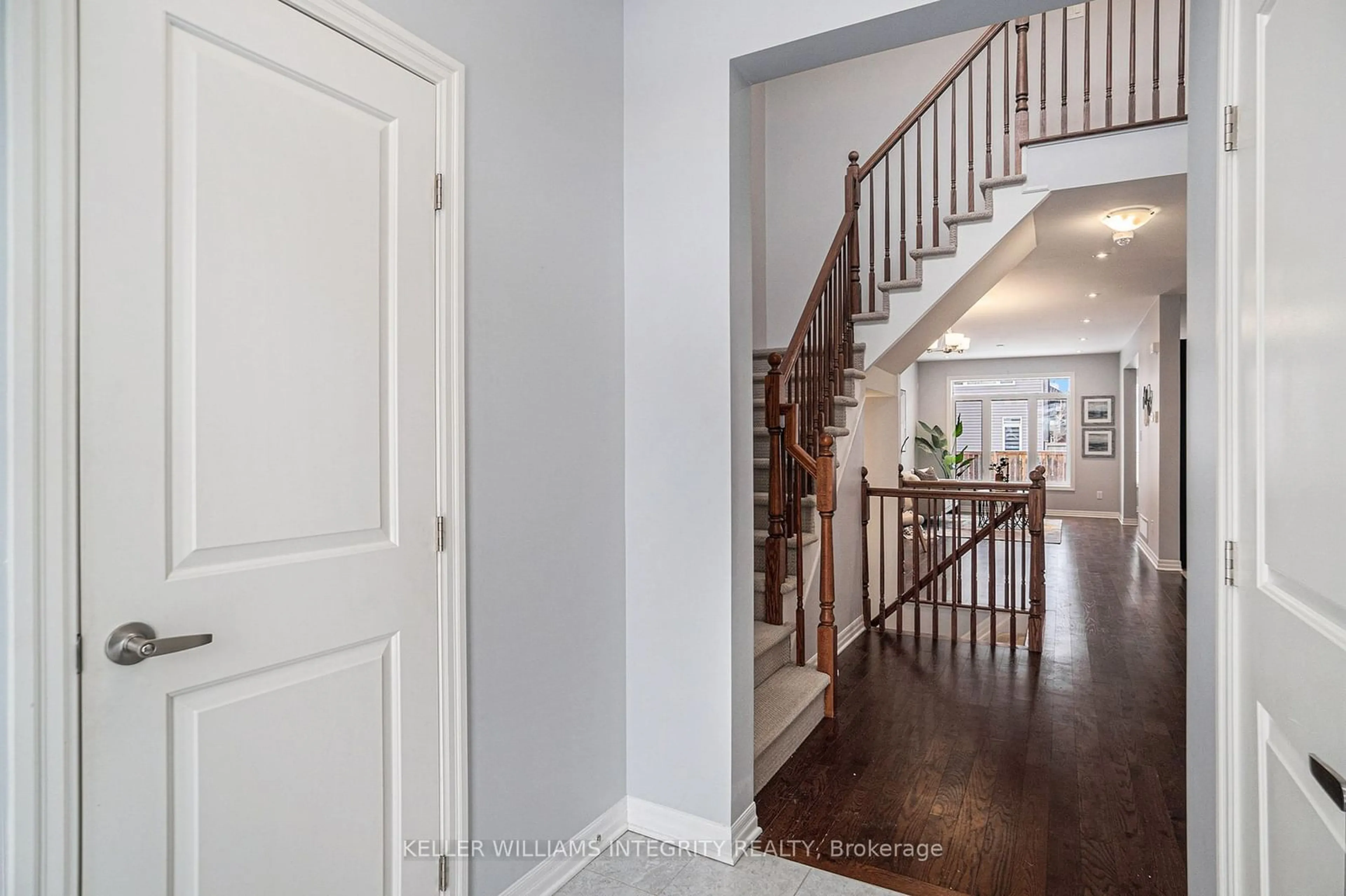 Indoor entryway for 186 Southbridge St, Blossom Park - Airport and Area Ontario K4M 0B7