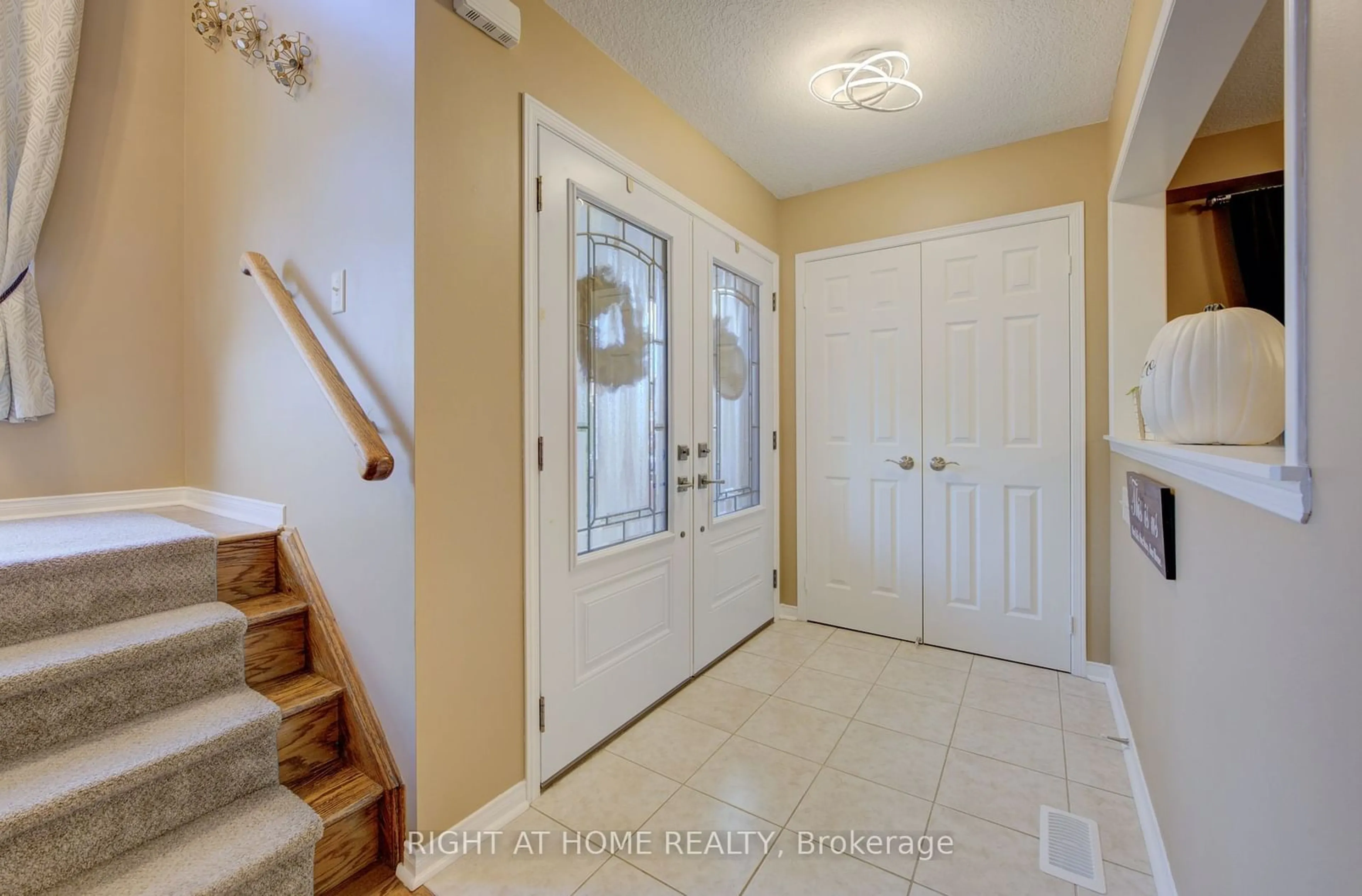 Indoor entryway for 32 Triller Ave, Cambridge Ontario N1P 1J8