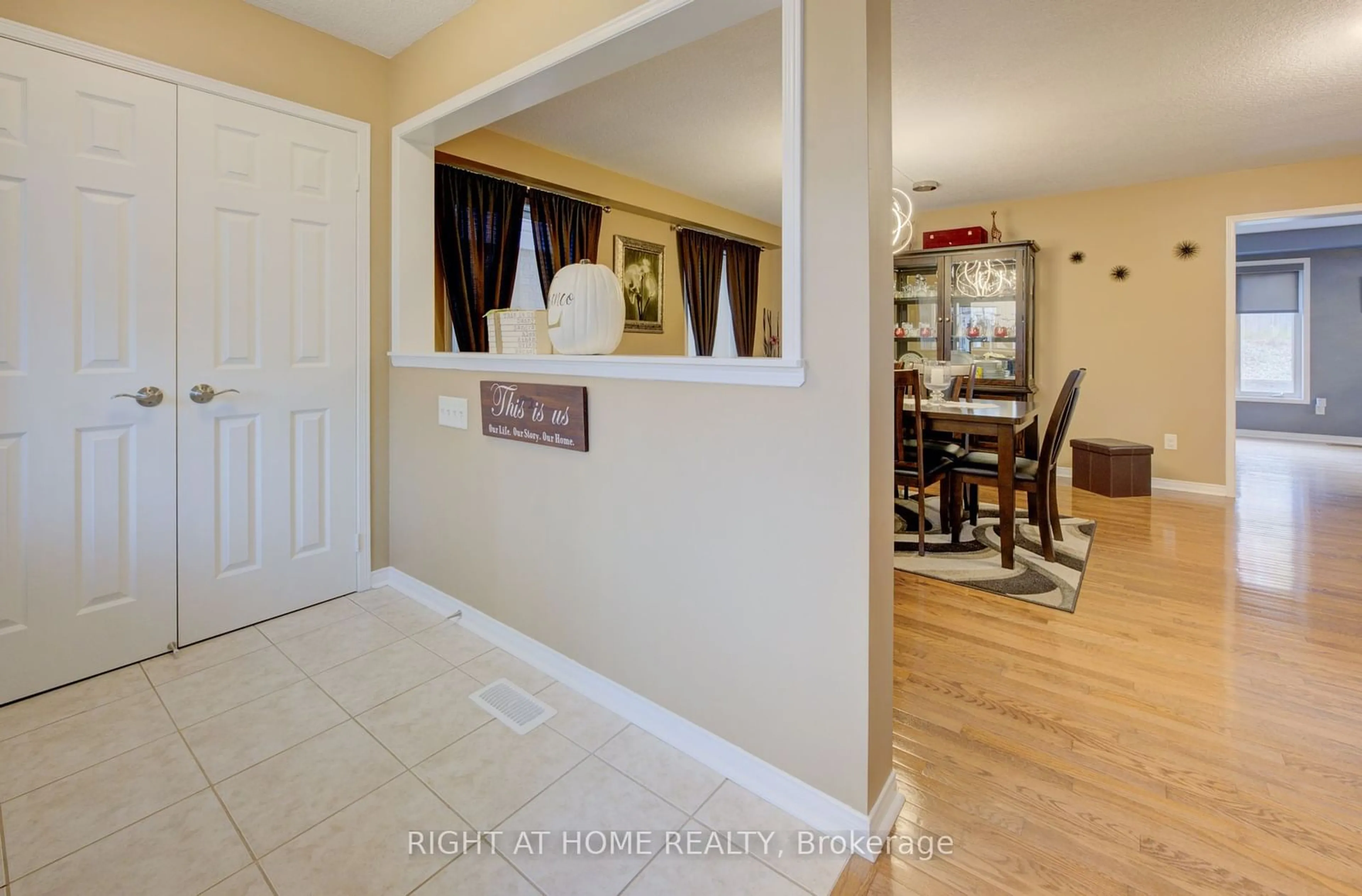 Indoor entryway for 32 Triller Ave, Cambridge Ontario N1P 1J8