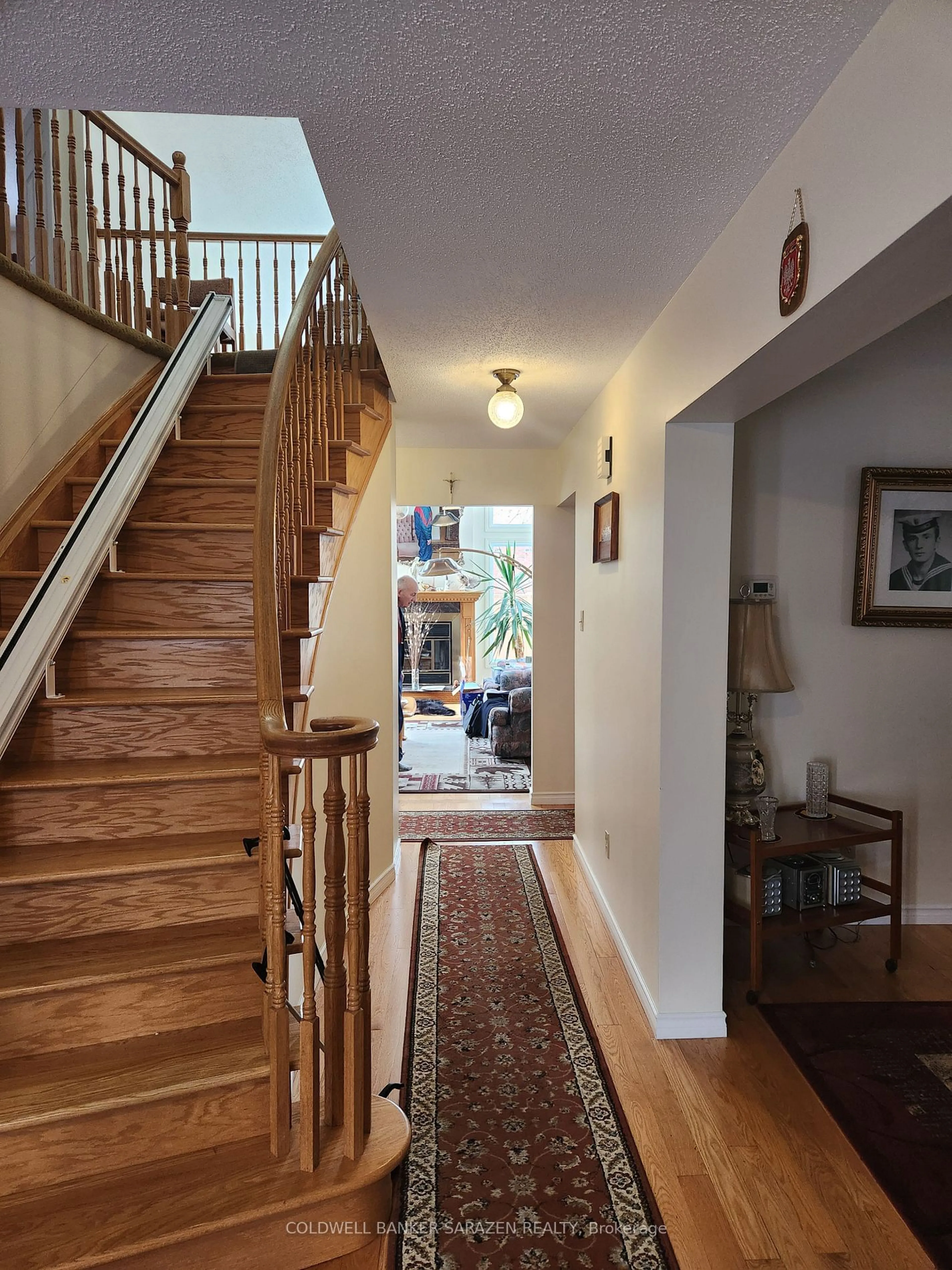 Indoor foyer for 31 Dossetter Way, Hunt Club - South Keys and Area Ontario K1G 4S3