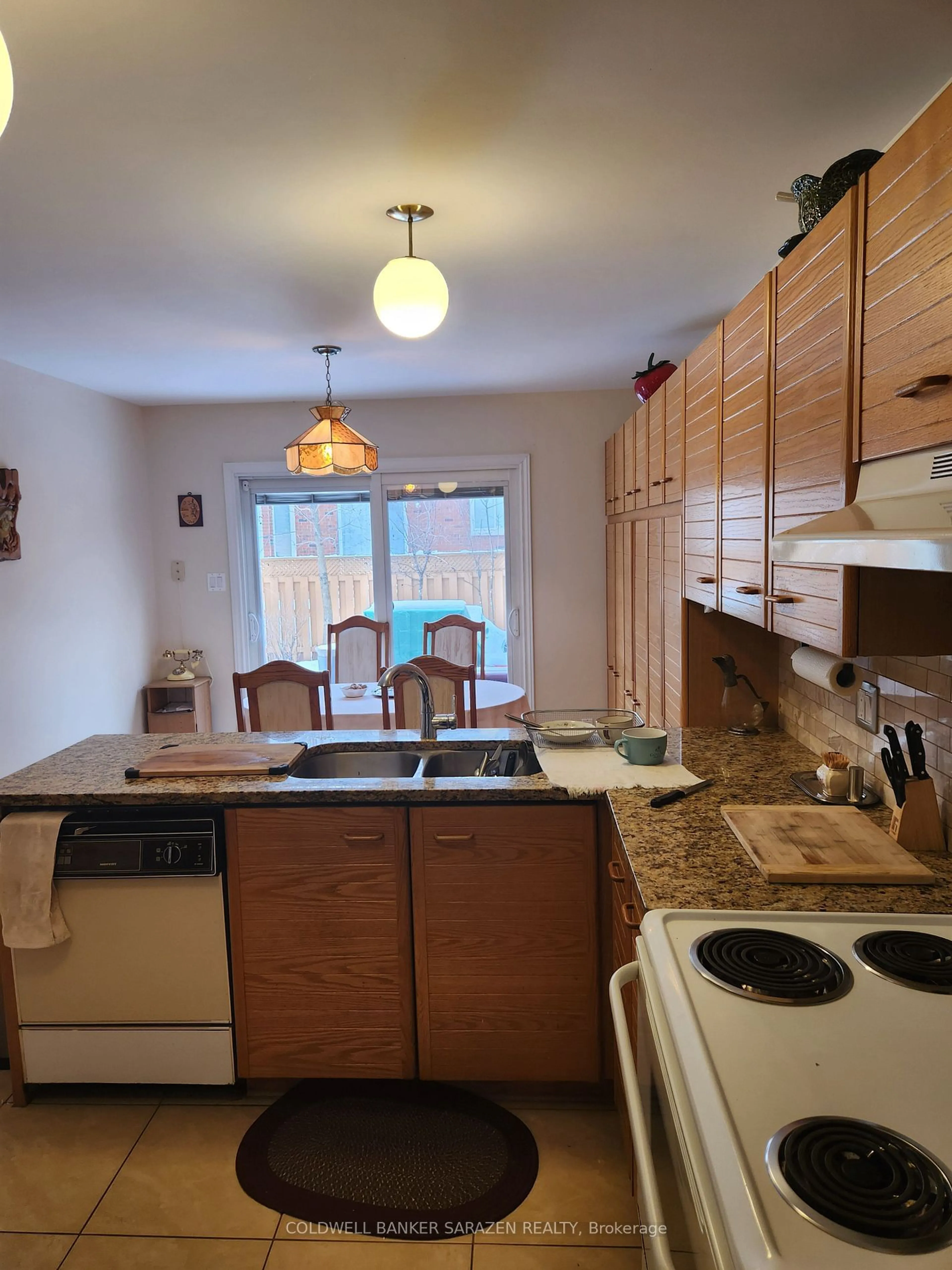 Standard kitchen, unknown for 31 Dossetter Way, Hunt Club - South Keys and Area Ontario K1G 4S3