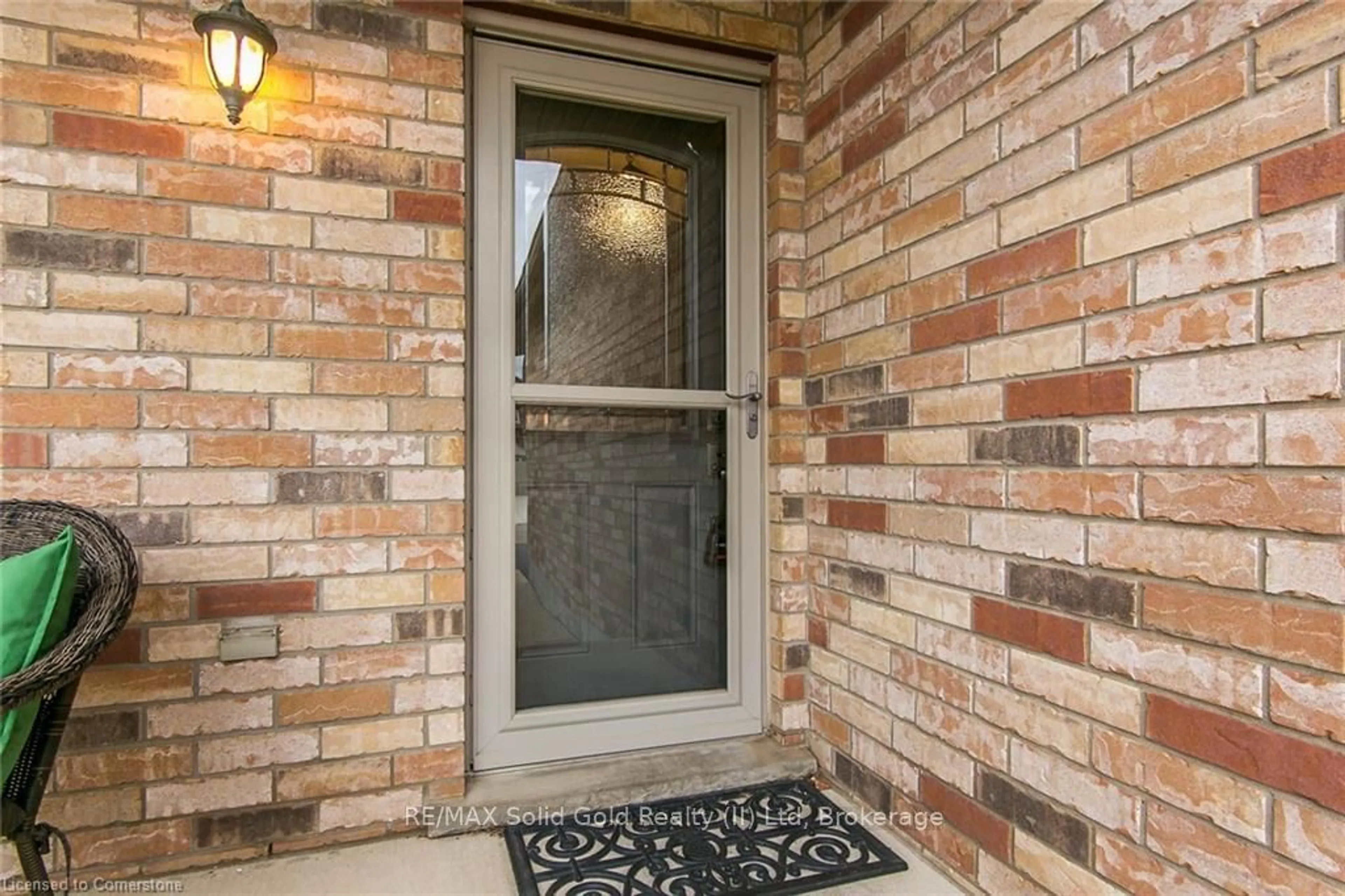 Indoor entryway for 206 Westhollow Crt, Waterloo Ontario N2T 3A1