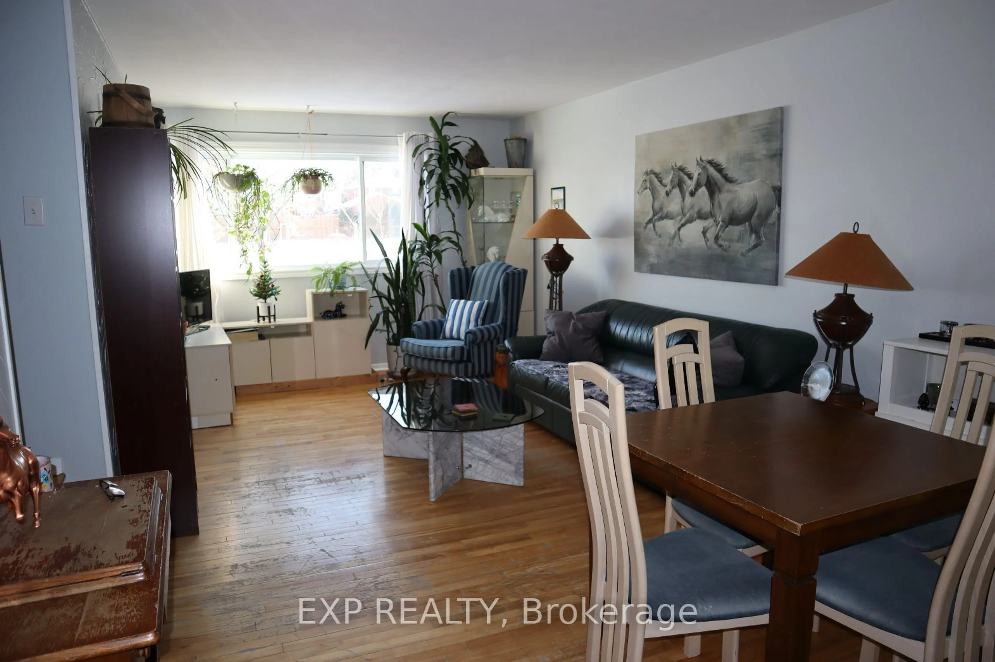 Living room with furniture, wood/laminate floor for 1309 Coldrey Ave, Carlington - Central Park Ontario K1Z 7P6