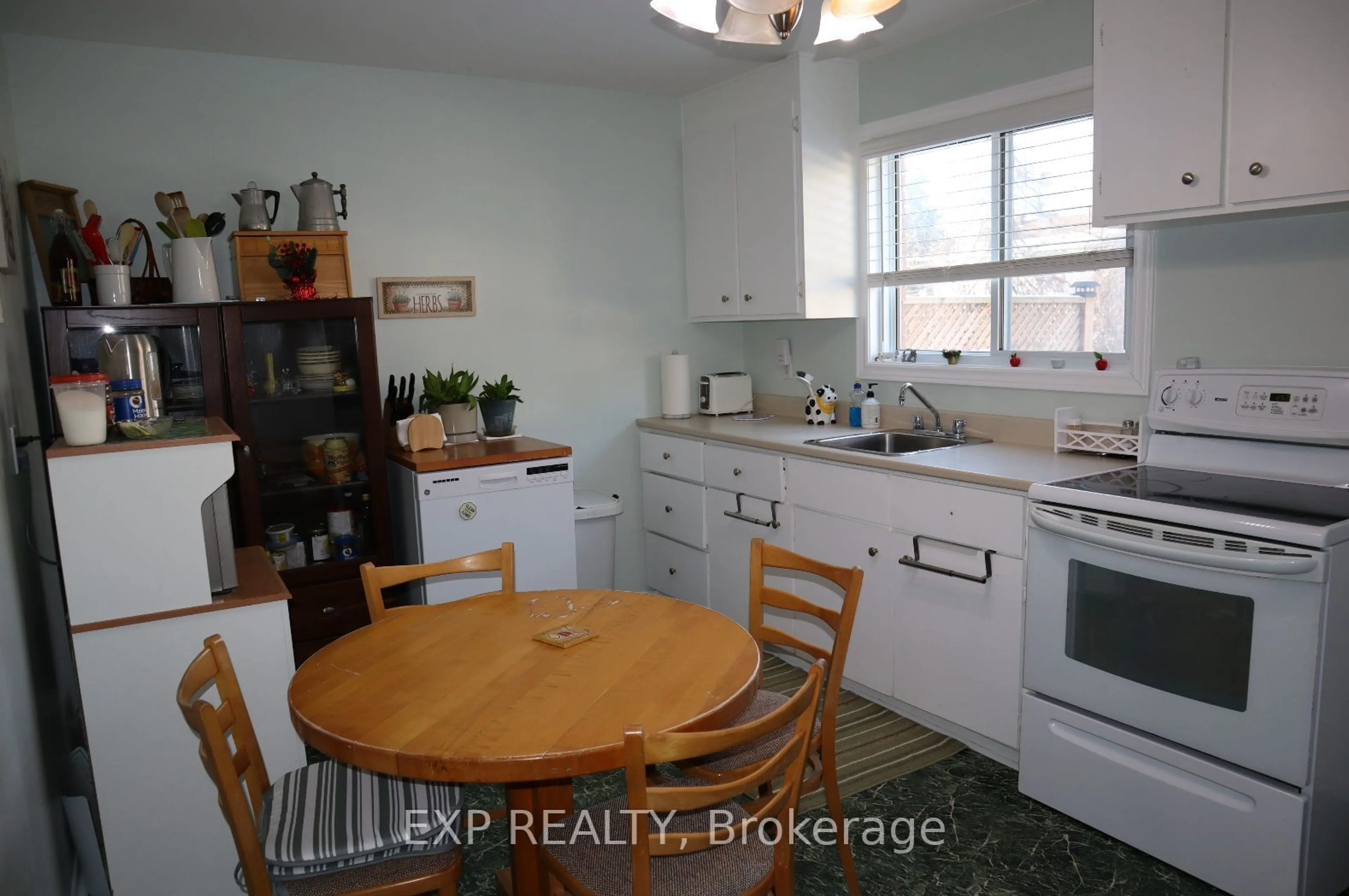 Standard kitchen, unknown for 1309 Coldrey Ave, Carlington - Central Park Ontario K1Z 7P6