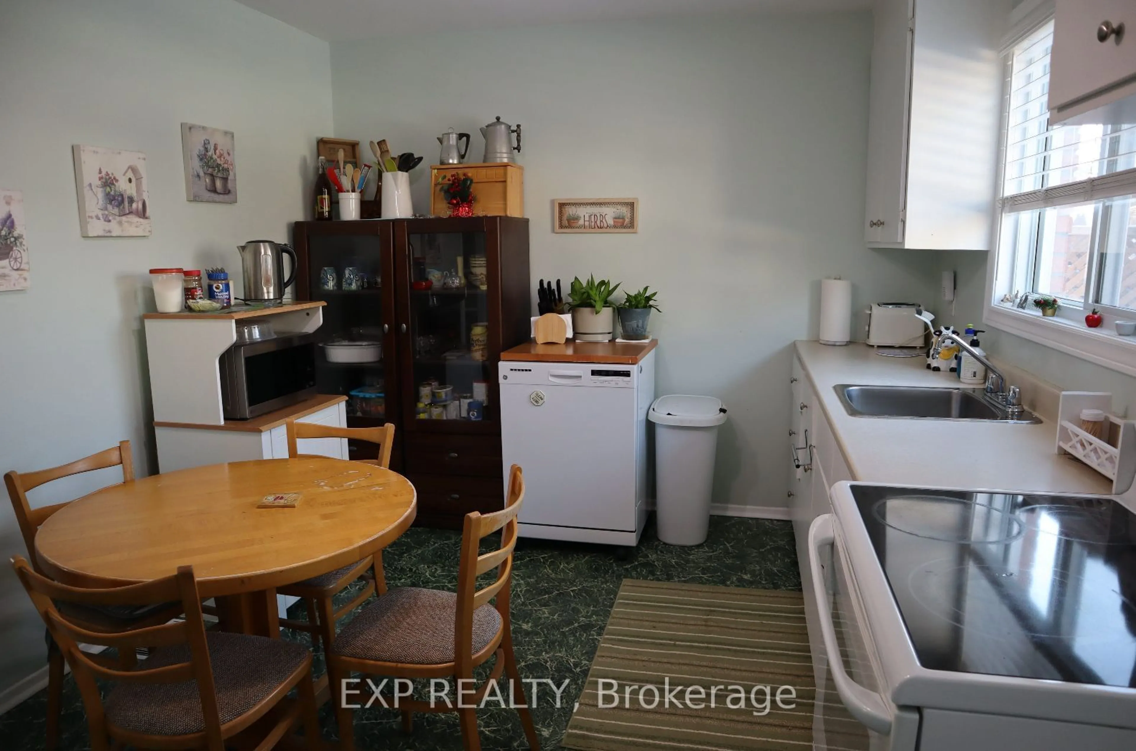 Standard kitchen, unknown for 1309 Coldrey Ave, Carlington - Central Park Ontario K1Z 7P6